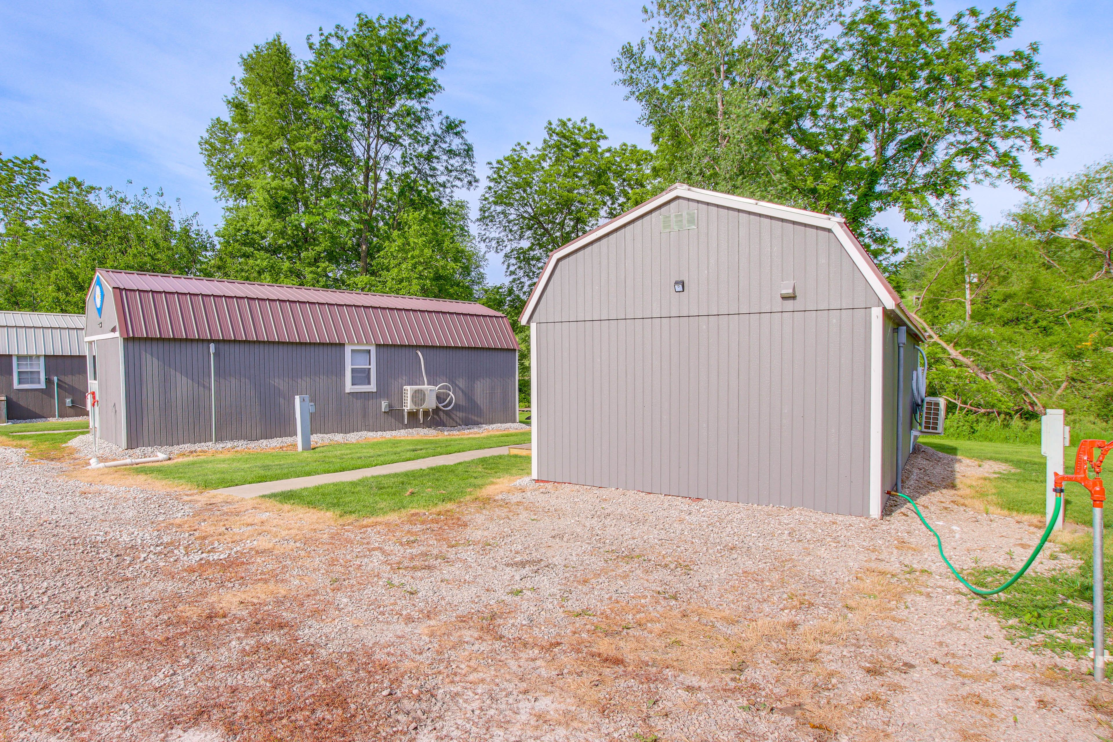 Cabin Exterior | Parking | Driveway (2 Vehicles)