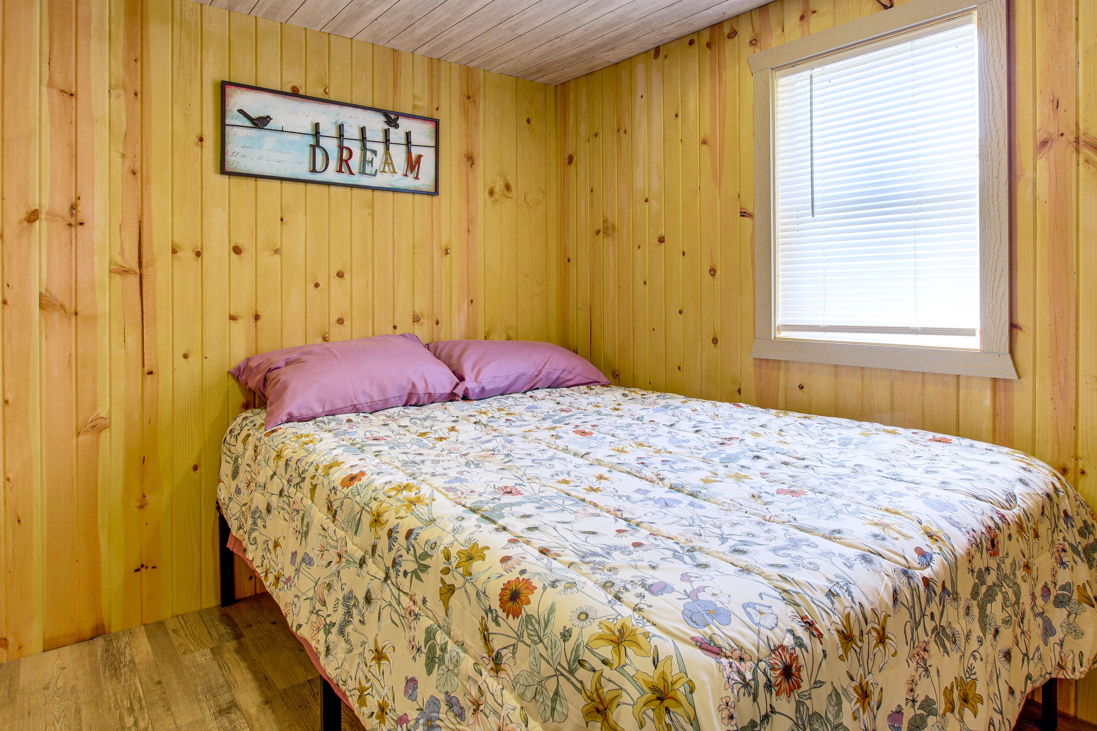 Bedroom | Full Bed | 1st Floor | Linens Provided