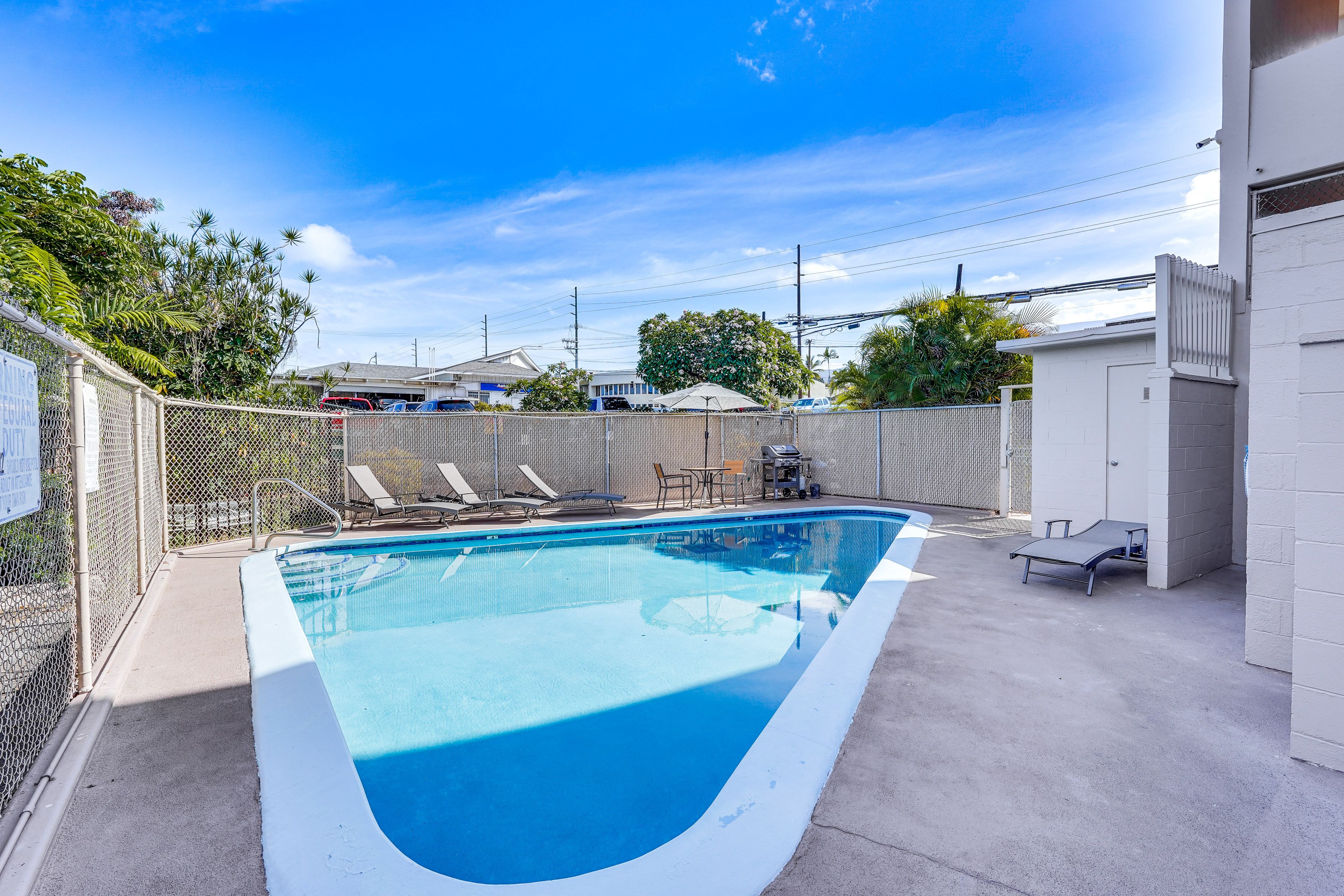 Kailua Village Community Amenities | Outdoor Pool | Gas Grill