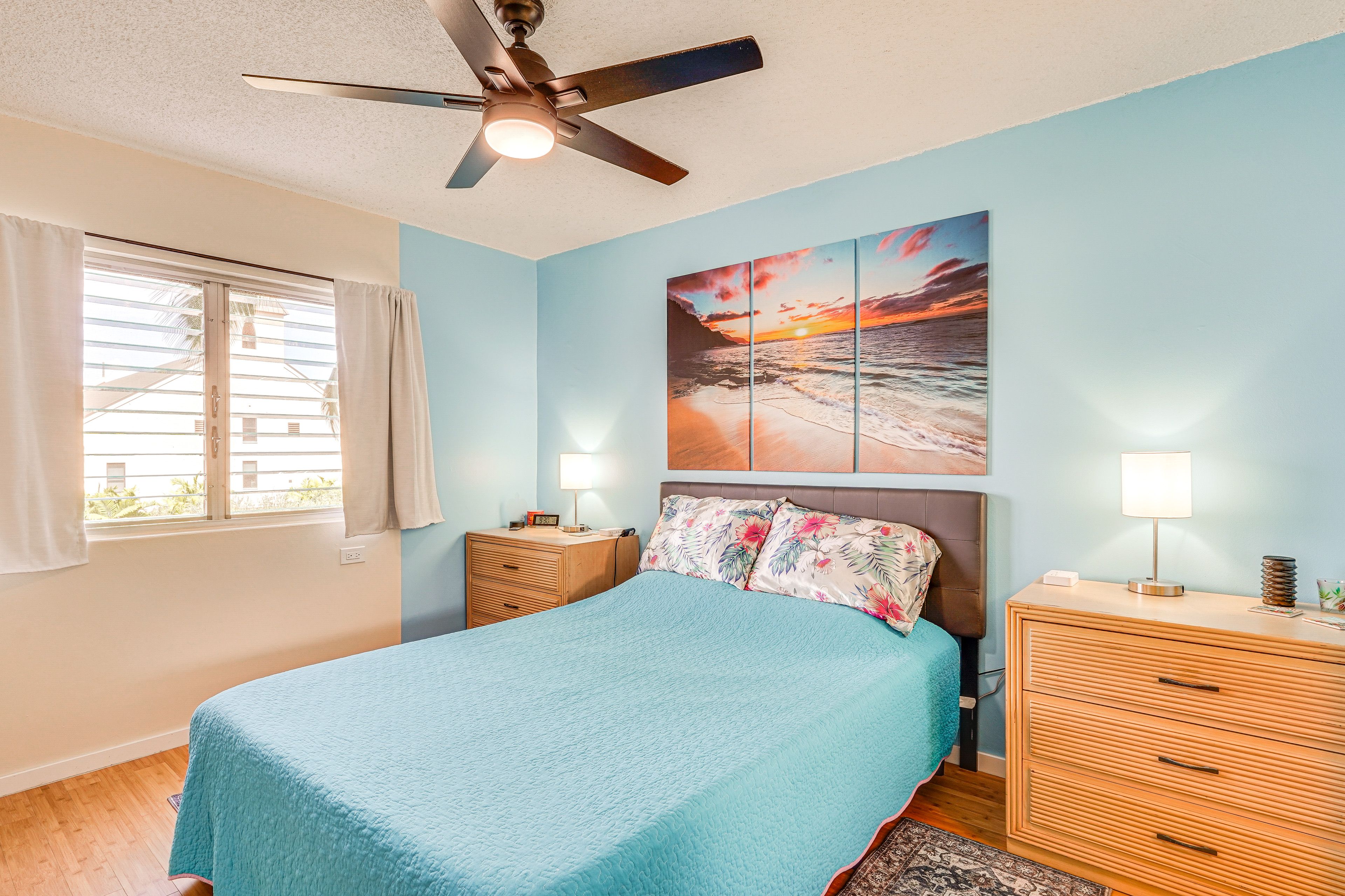 Bedroom | Queen Bed | Linens Provided