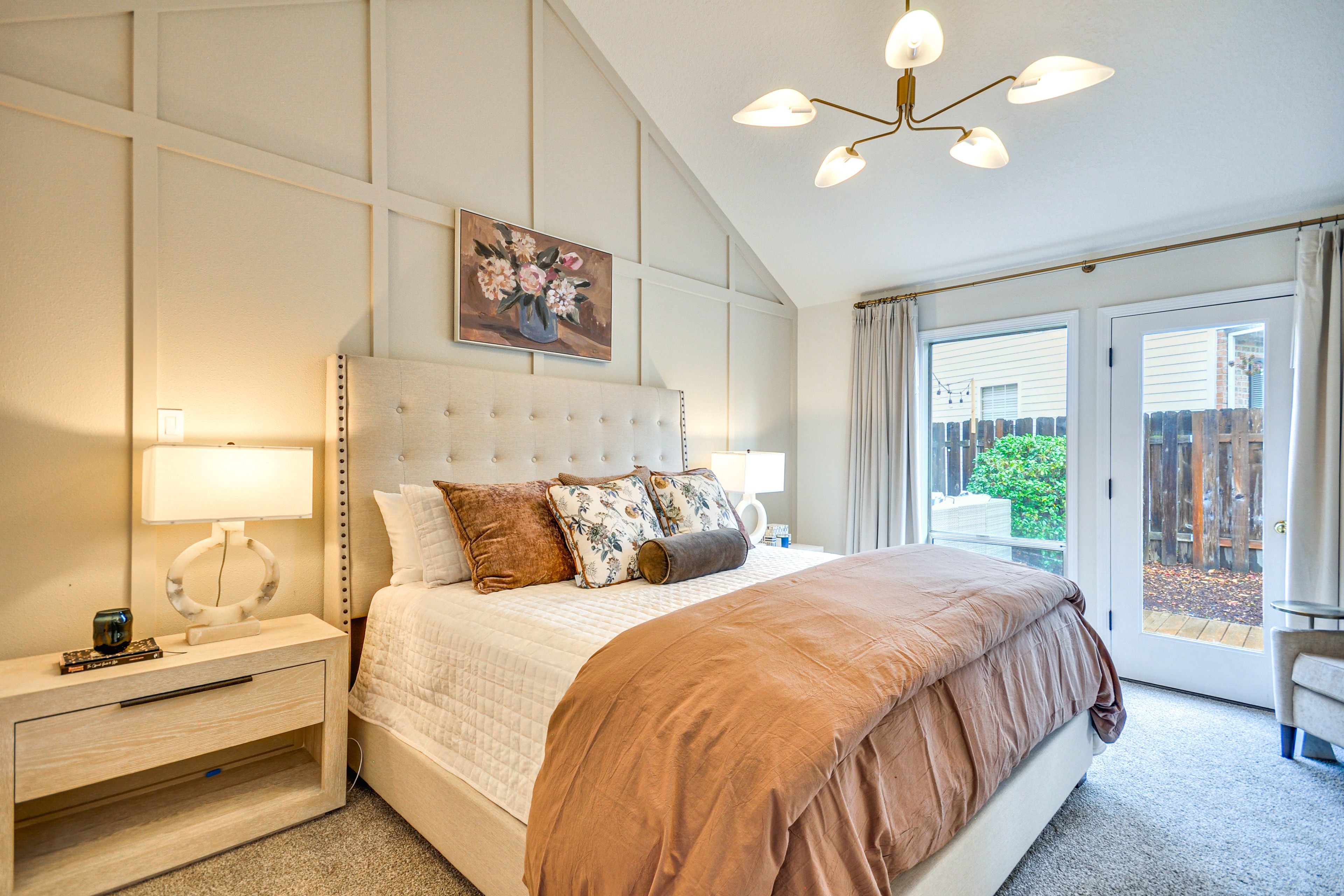Bedroom 1 | King Bed