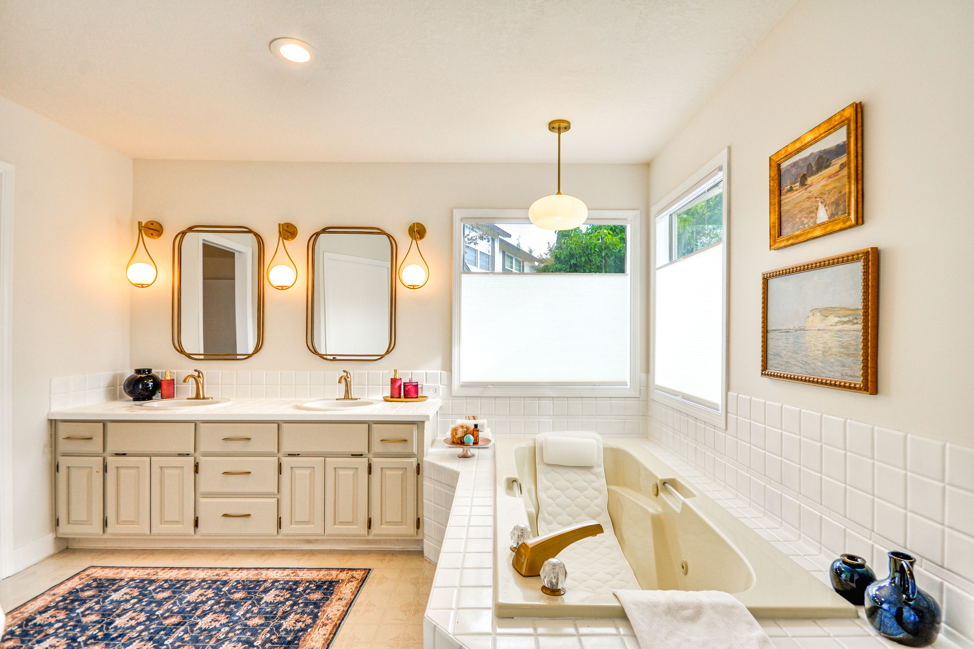 Full Bathroom | Jetted Tub