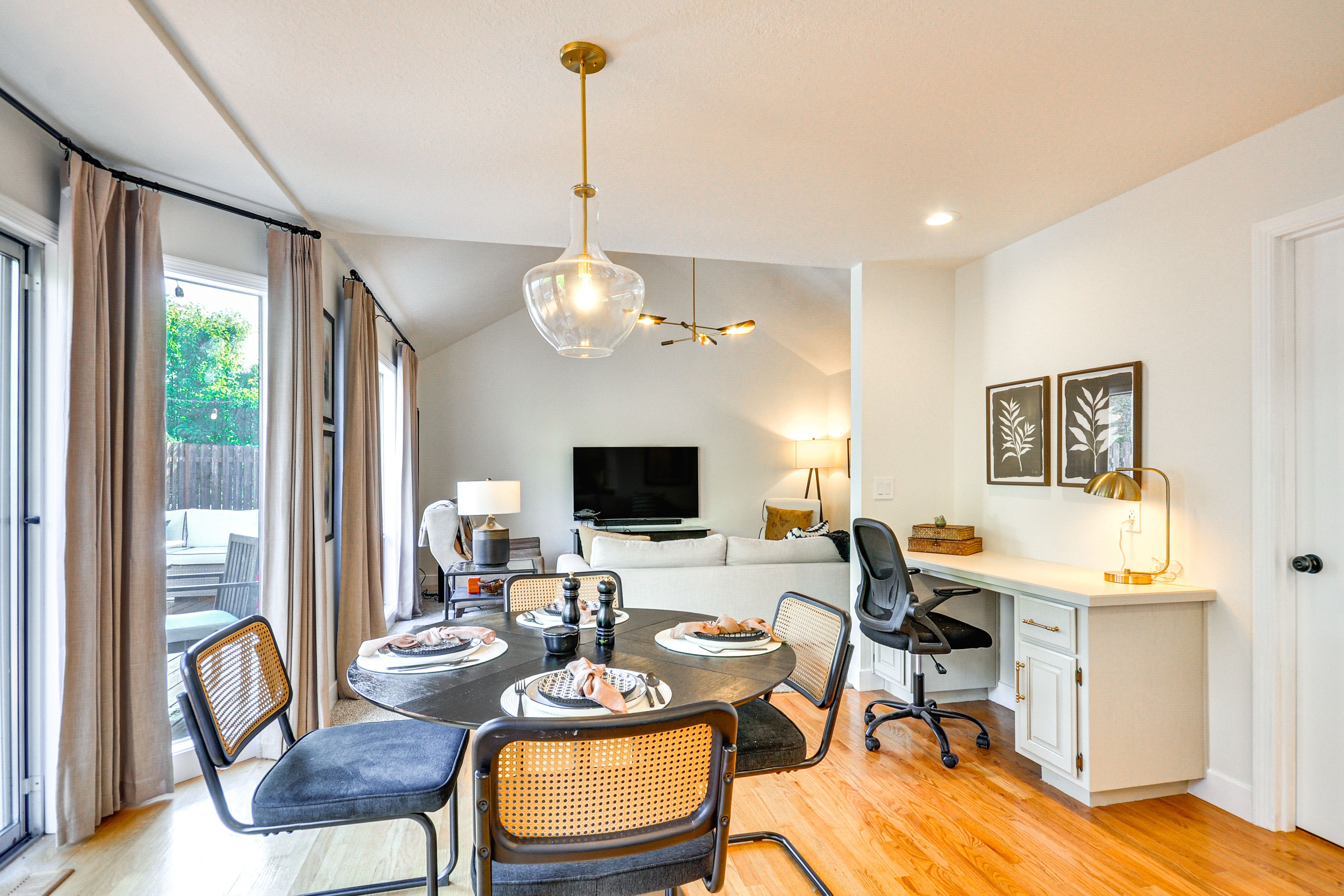 Dining Area | Dishware/Flatware