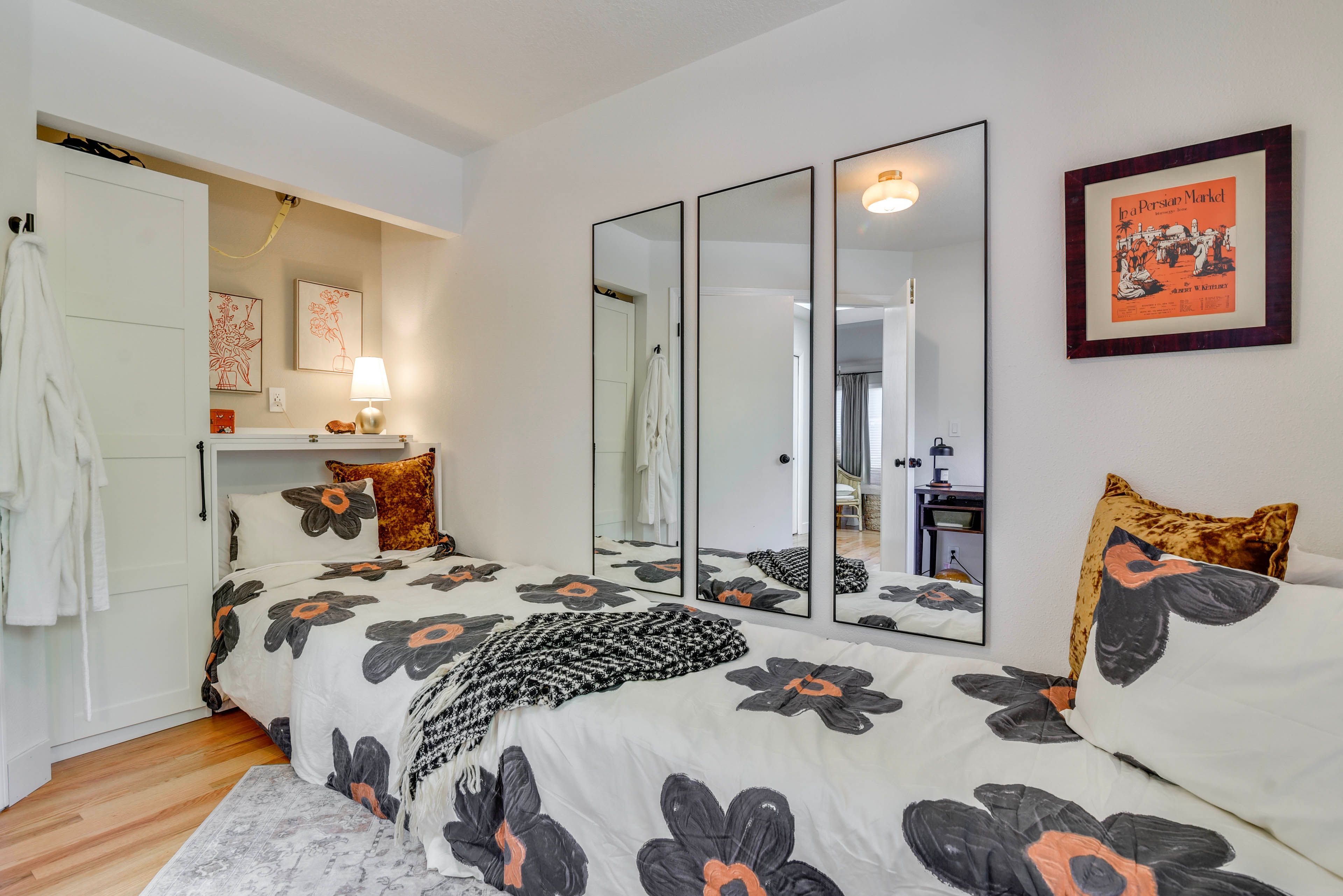 Office | Murphy Bed and Roll-away Bed