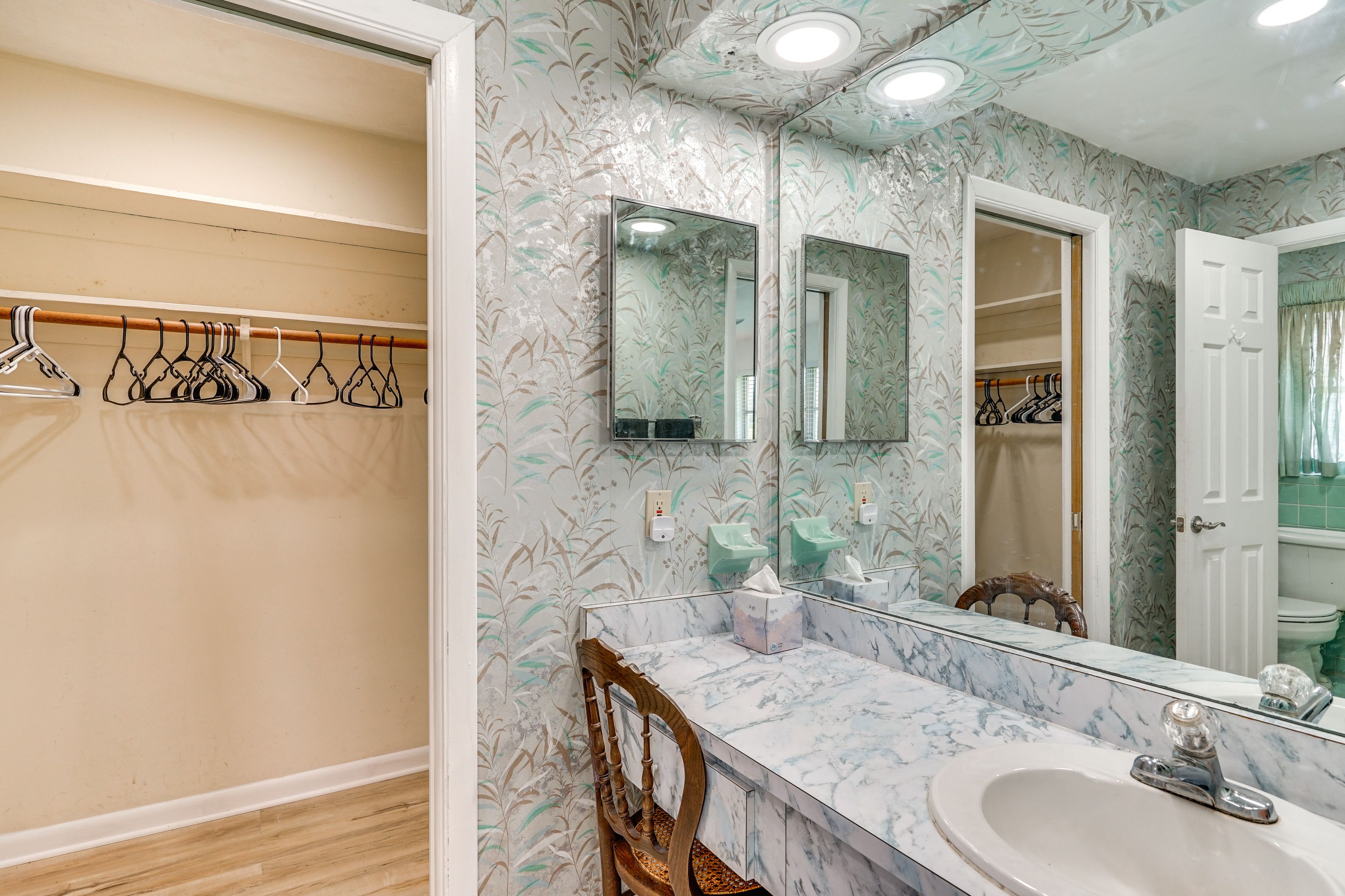 Full Bathroom | Complimentary Toiletries