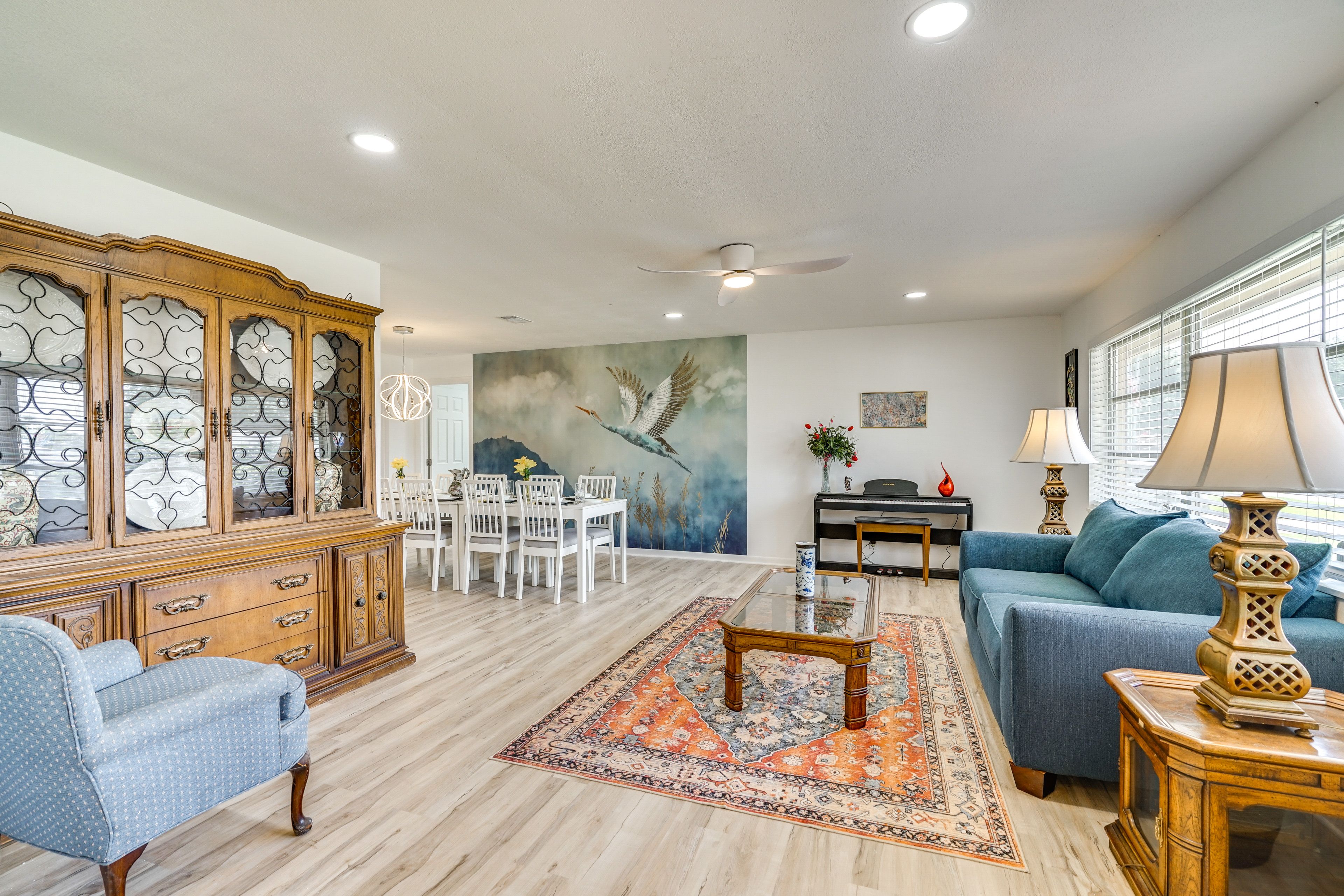 Front Living Area | Piano