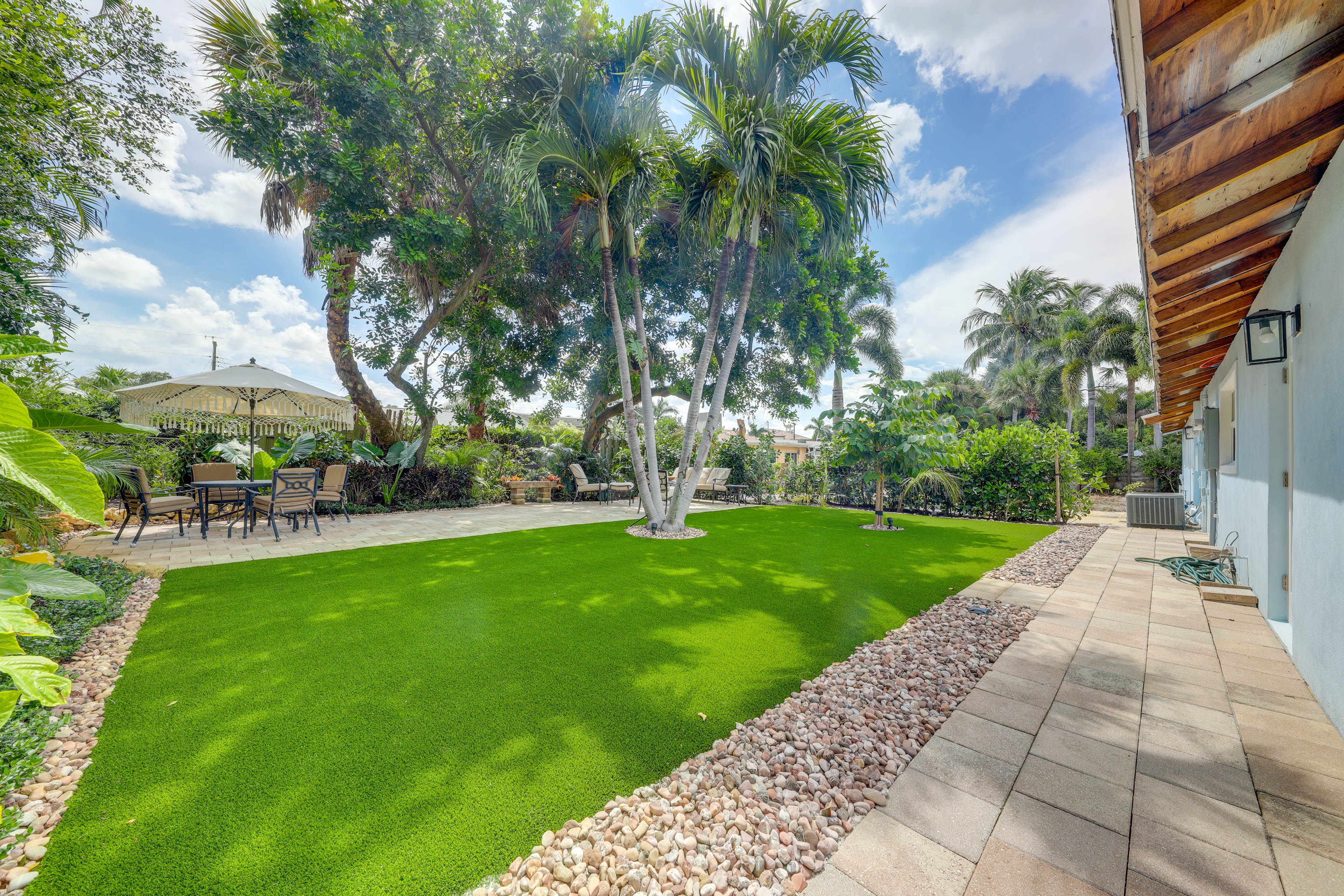 Backyard | Patio w/ Outdoor Seating & Dining