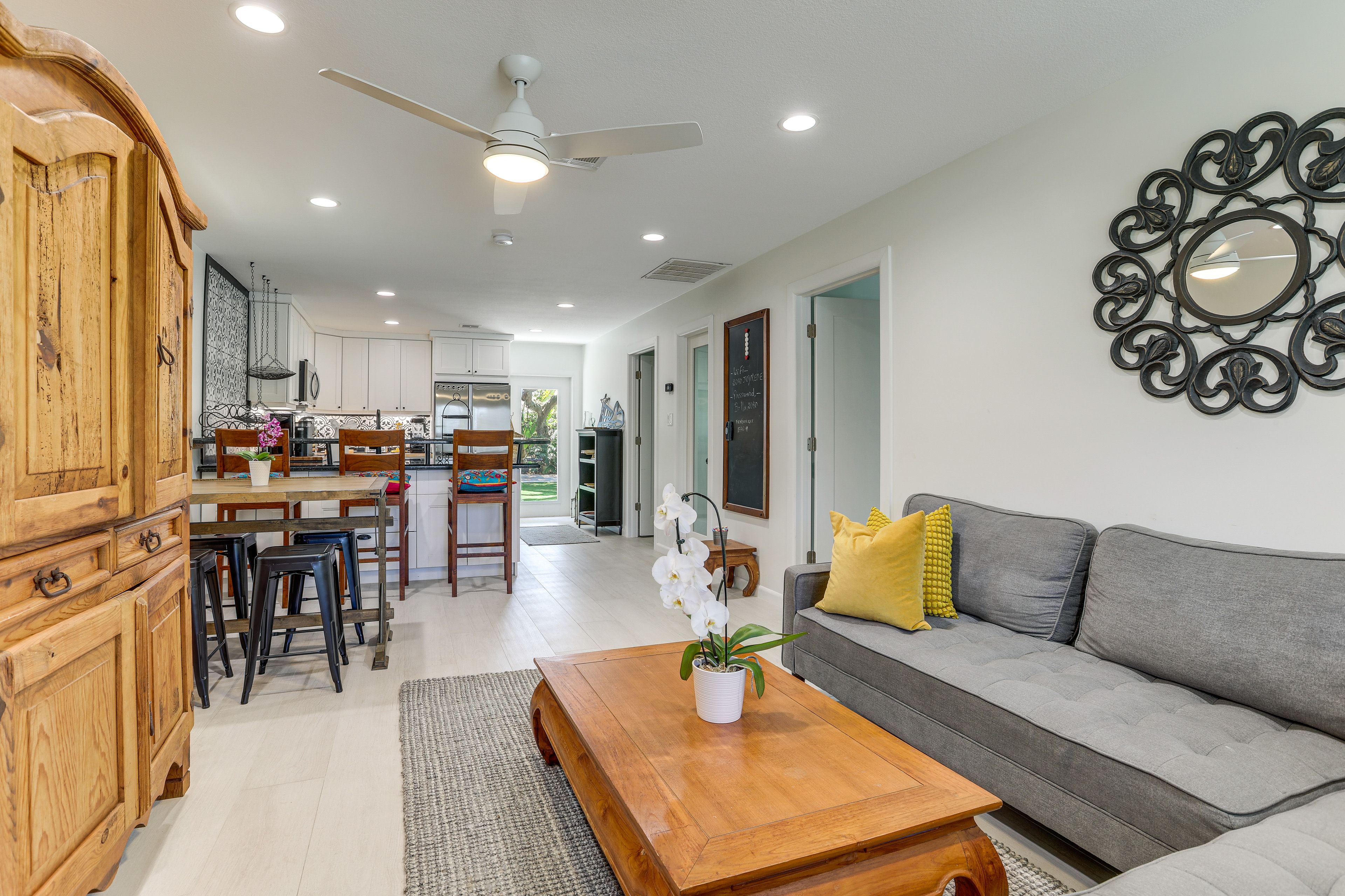 North Palm Beach Vacation Rental | 2BR | 2BA | 1 Step to Enter | 980 Sq Ft