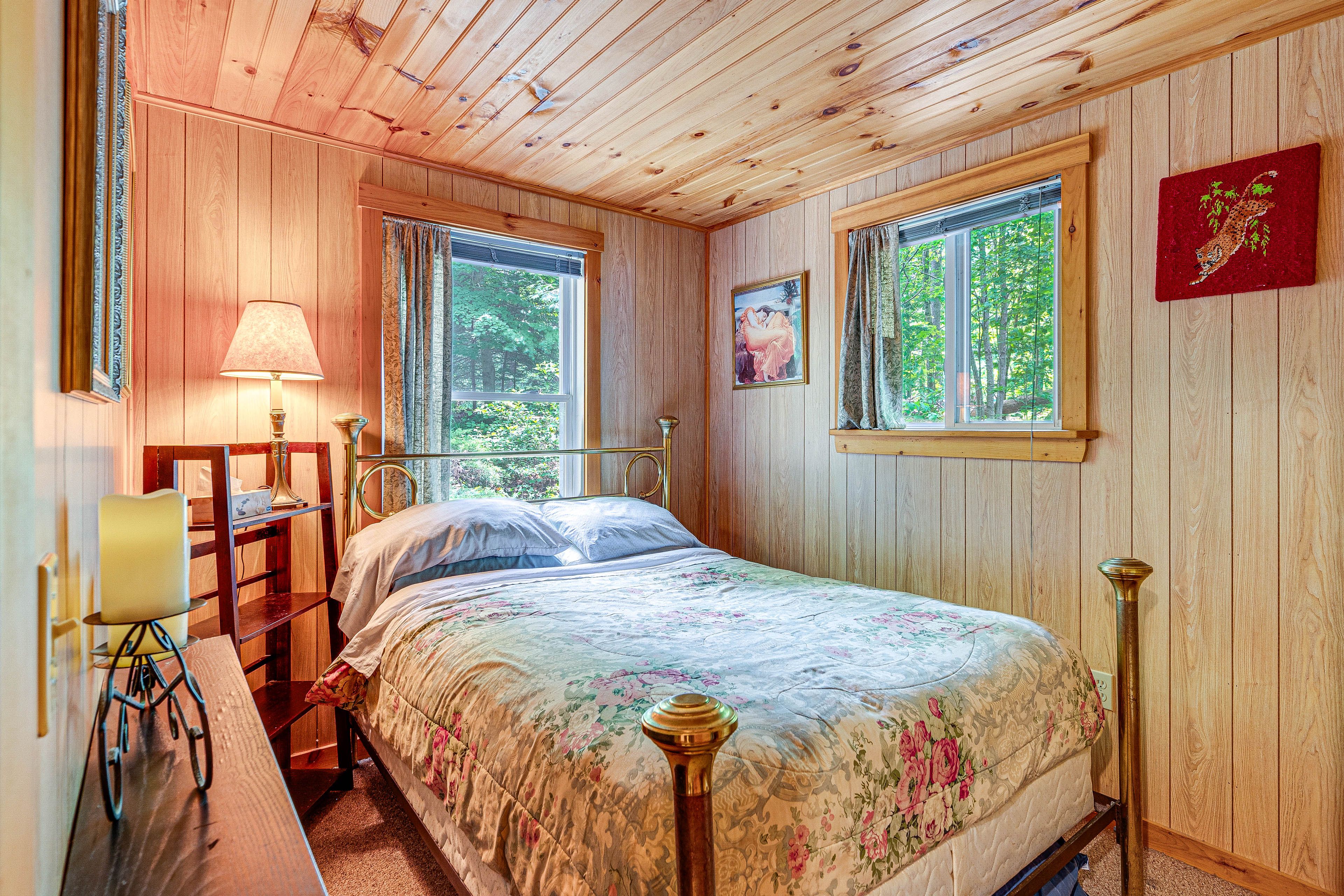 Bedroom 2 | Queen Bed | 1st Floor | Linens Provided