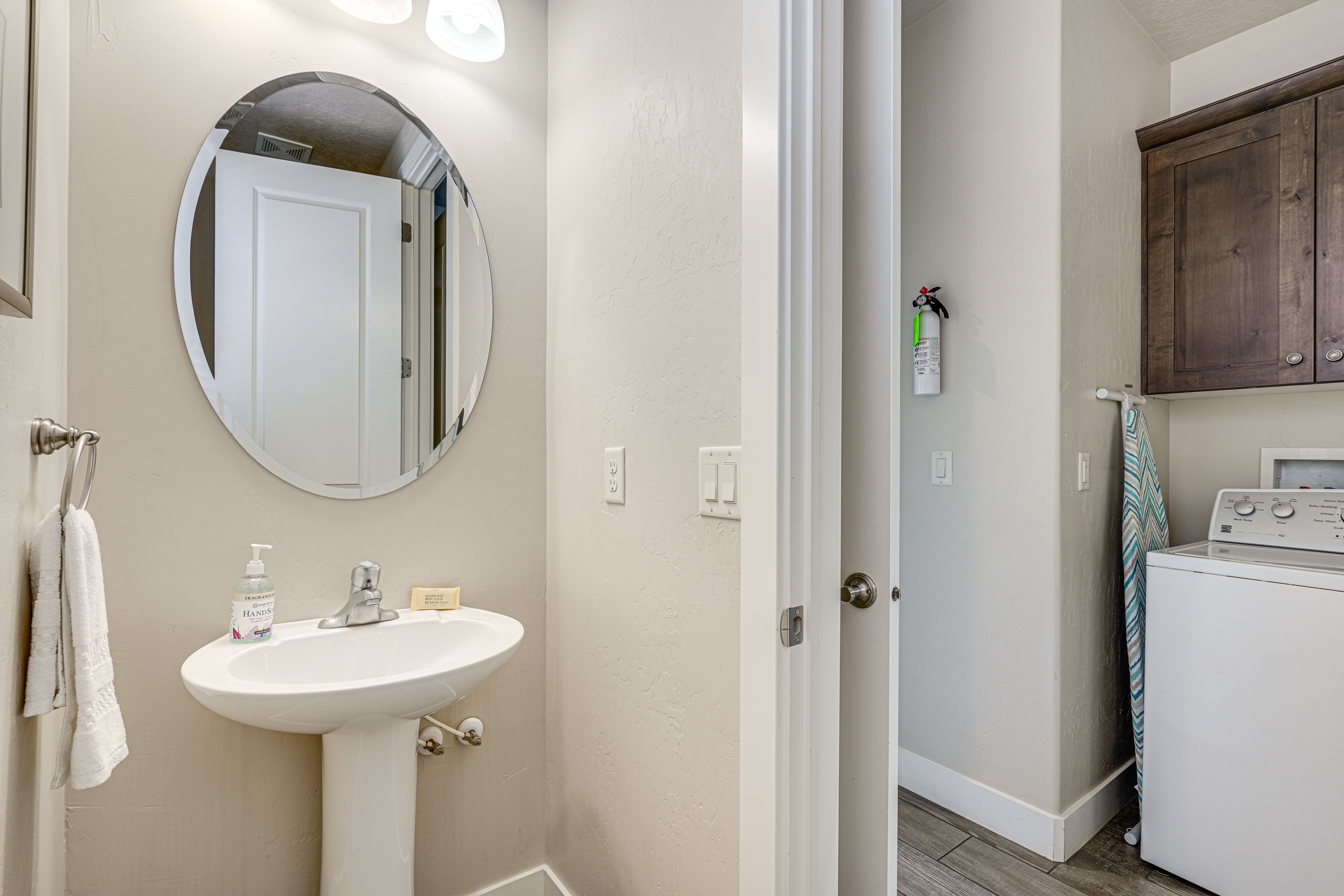 Half Bathroom | 1st Floor