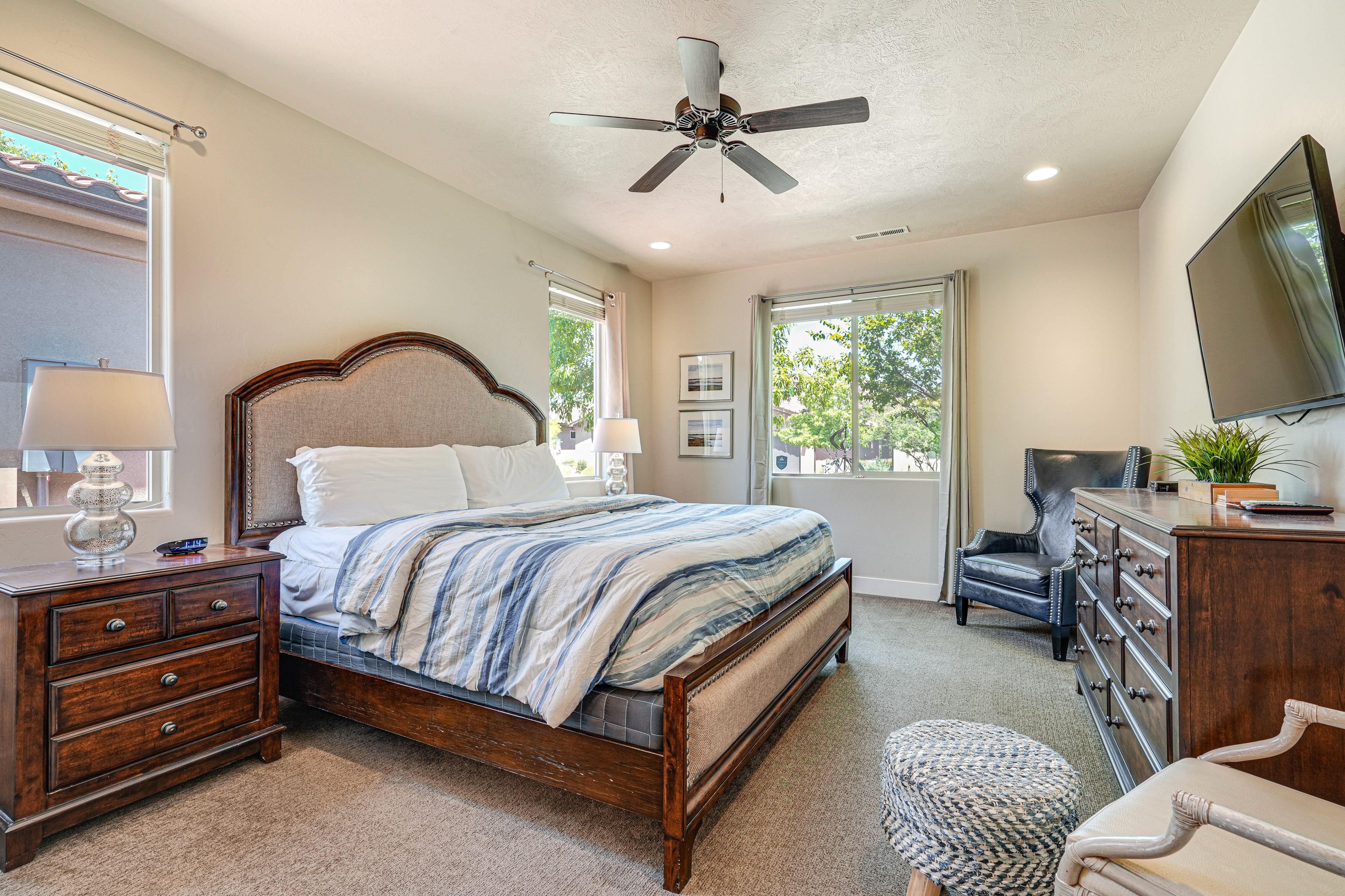 Bedroom 1 | King Bed | Smart TV | 1st Floor