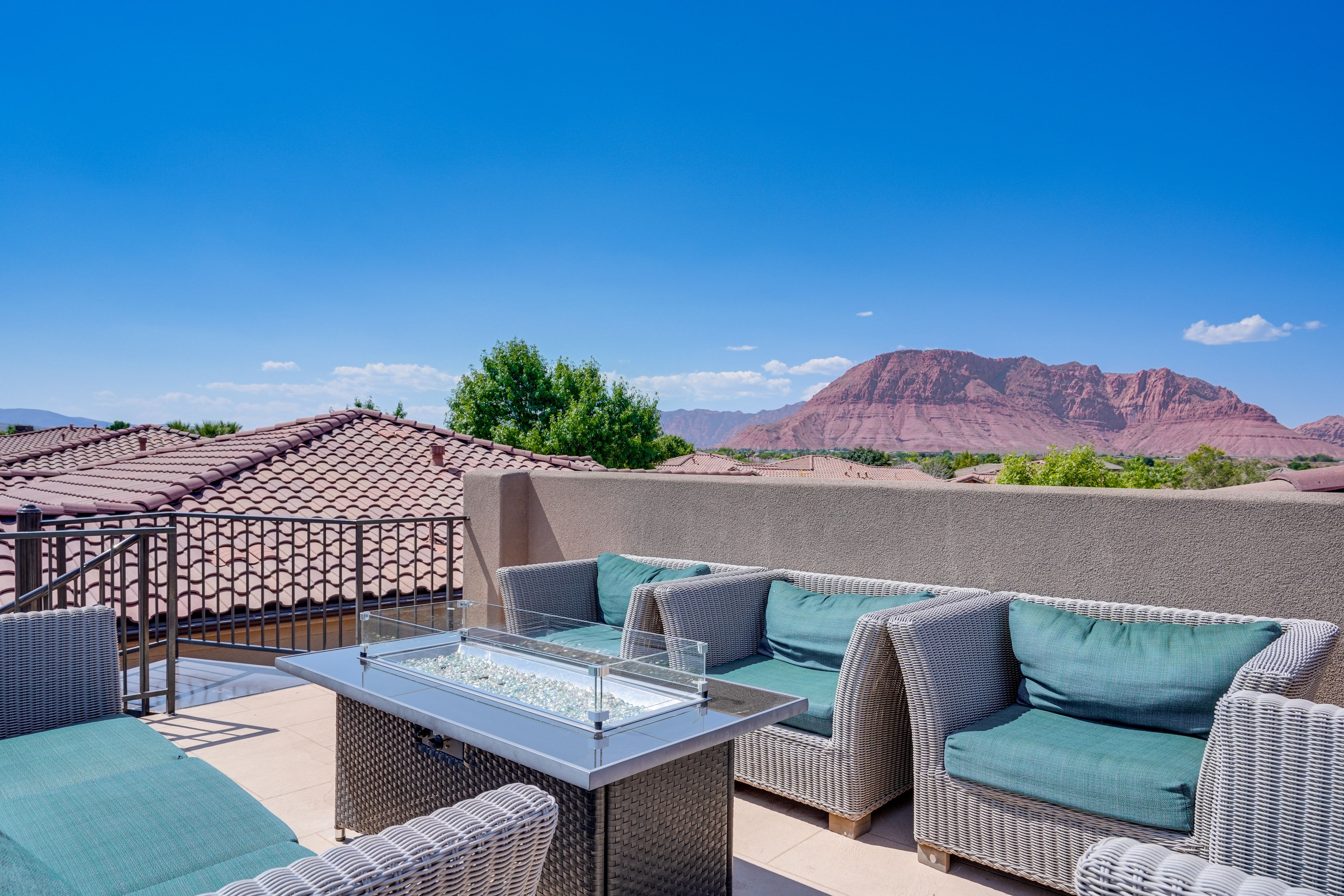 Private Rooftop Deck | Mountain Views | Fire Pit | 2nd Floor
