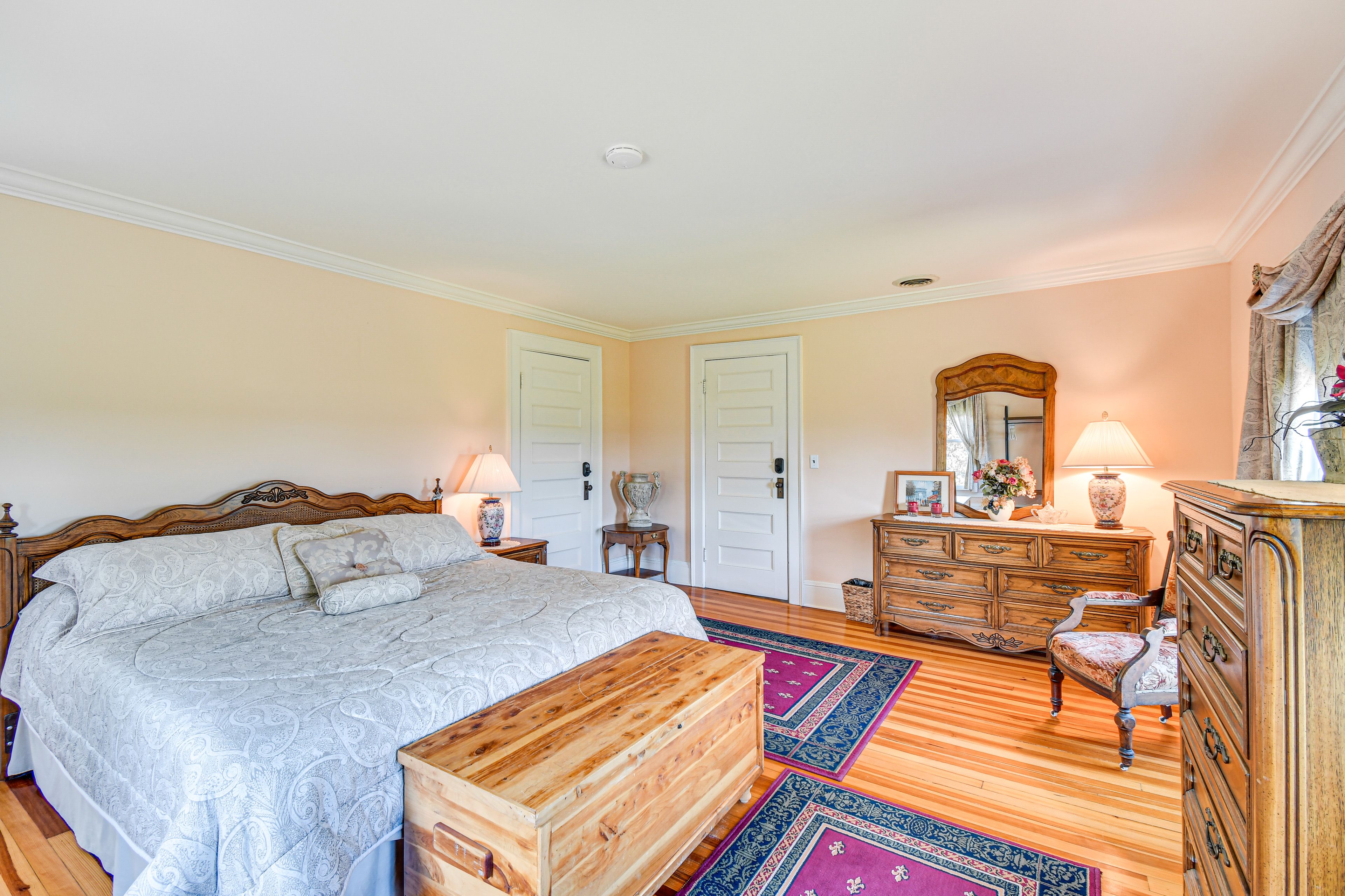 Bedroom 2 | King Bed | En-Suite Bathroom | 2nd Floor
