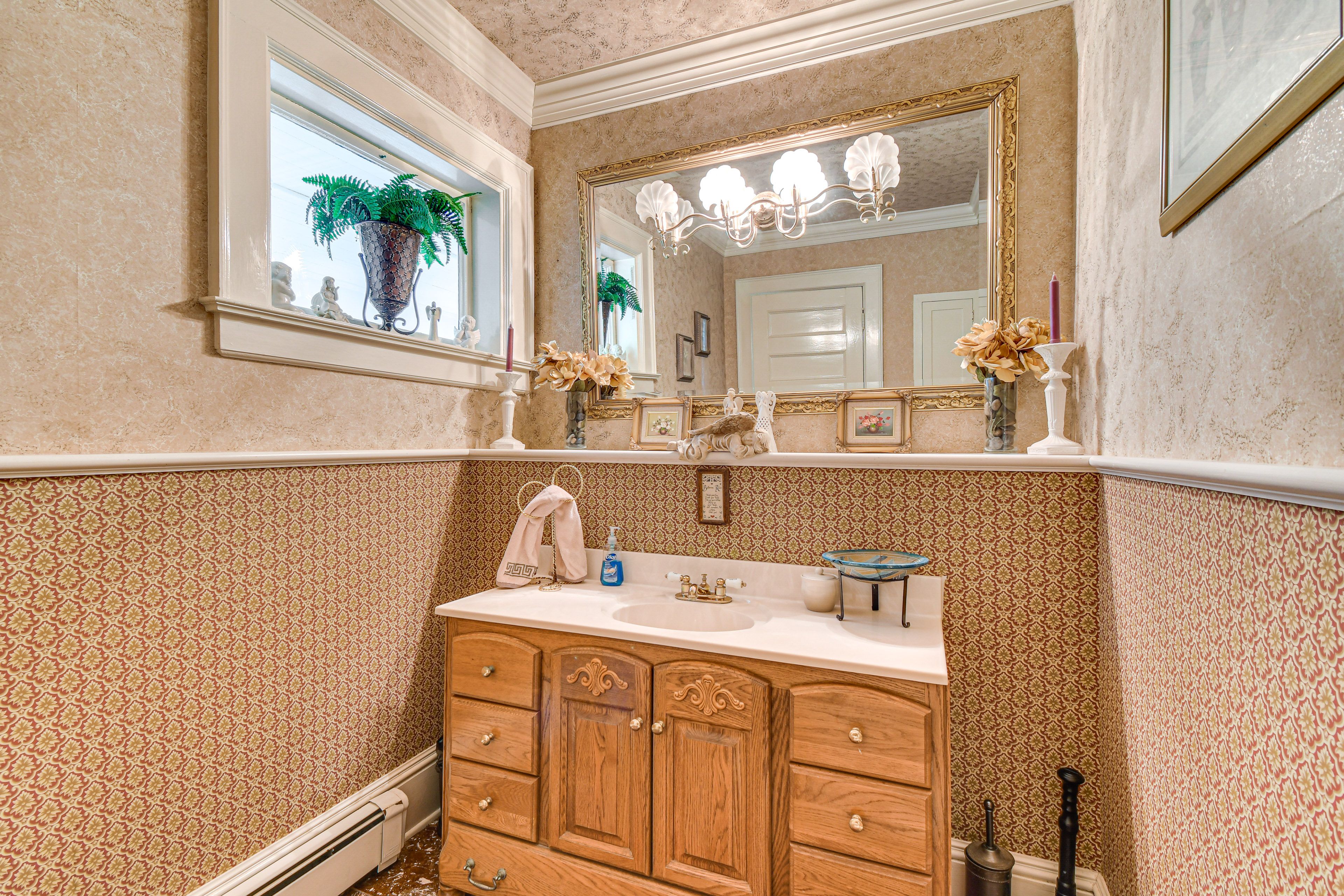 Half Bathroom | 1st Floor