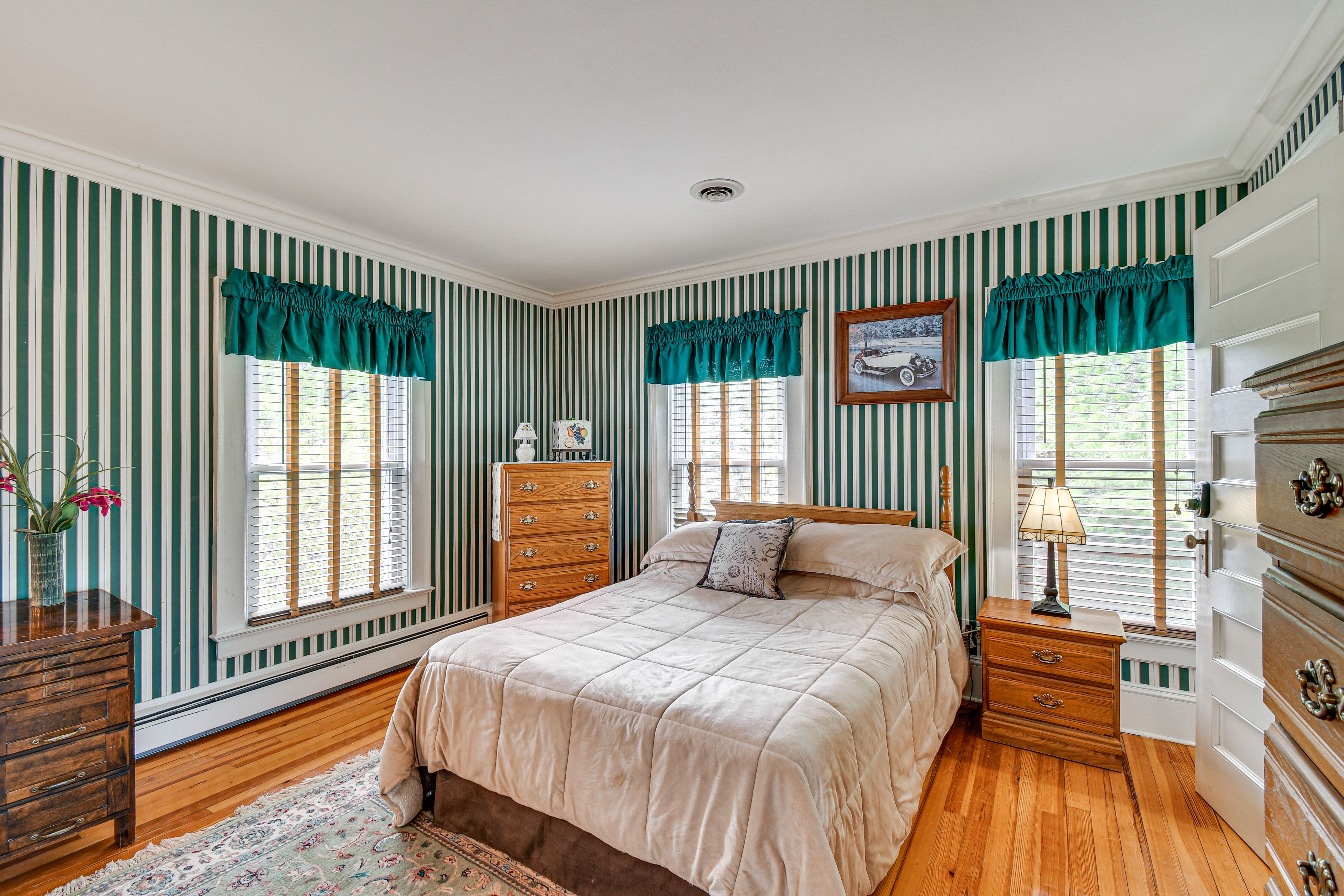 Bedroom 3 | Queen Bed | Office/Vanity Space | En-Suite Bathroom | 2nd Floor