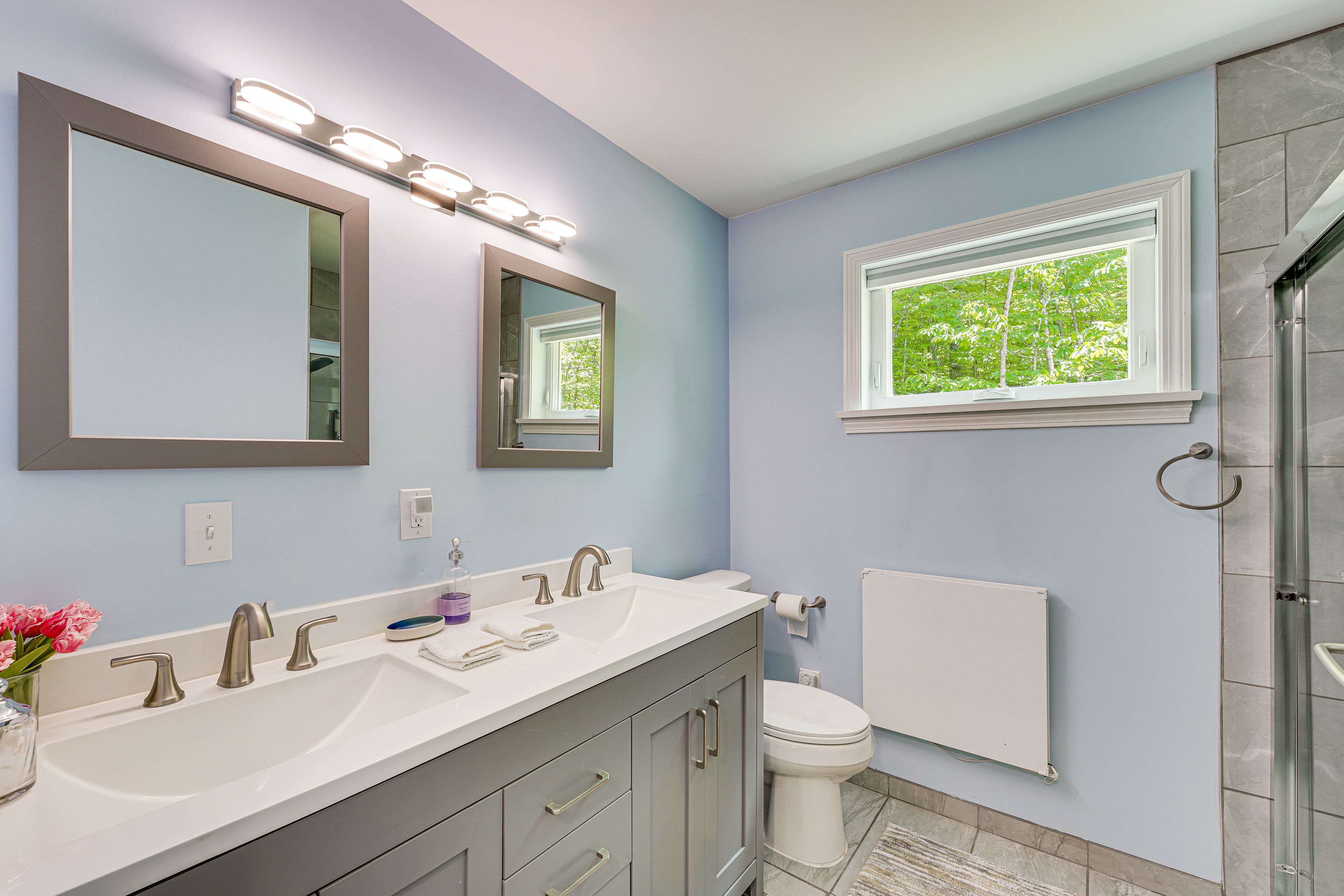 Full Bathroom | Complimentary Toiletries | 1st Floor