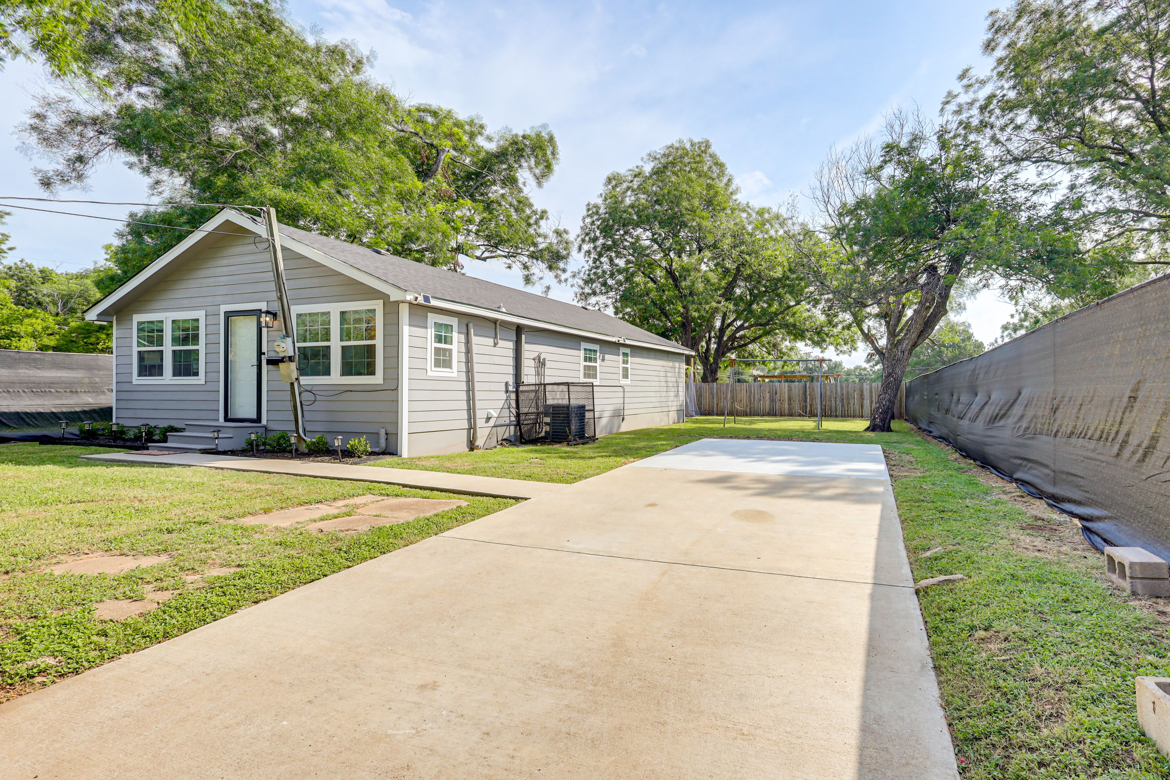 Parking | Driveway (2 Vehicles)