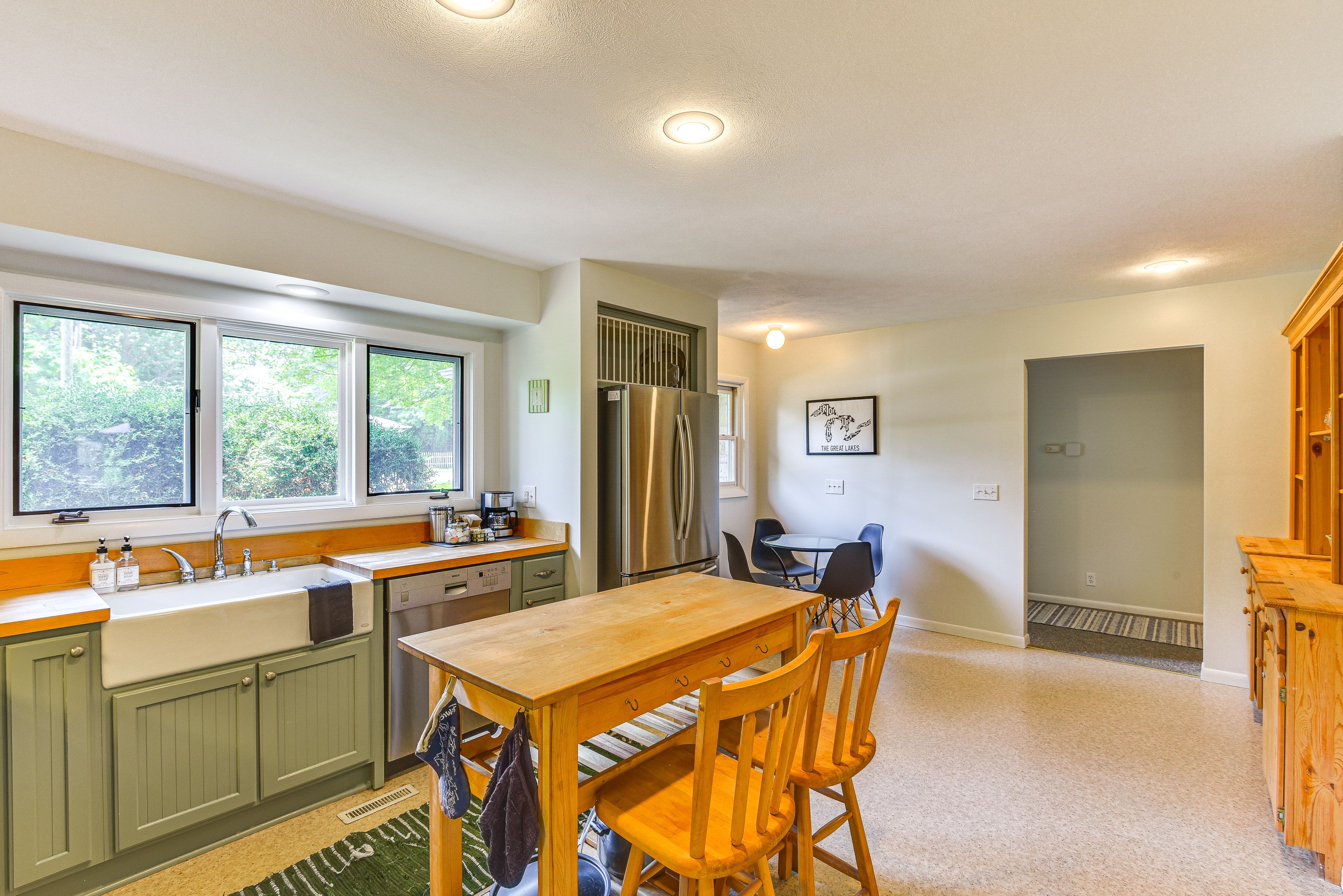 Kitchen | Trash Bags/Paper Towels
