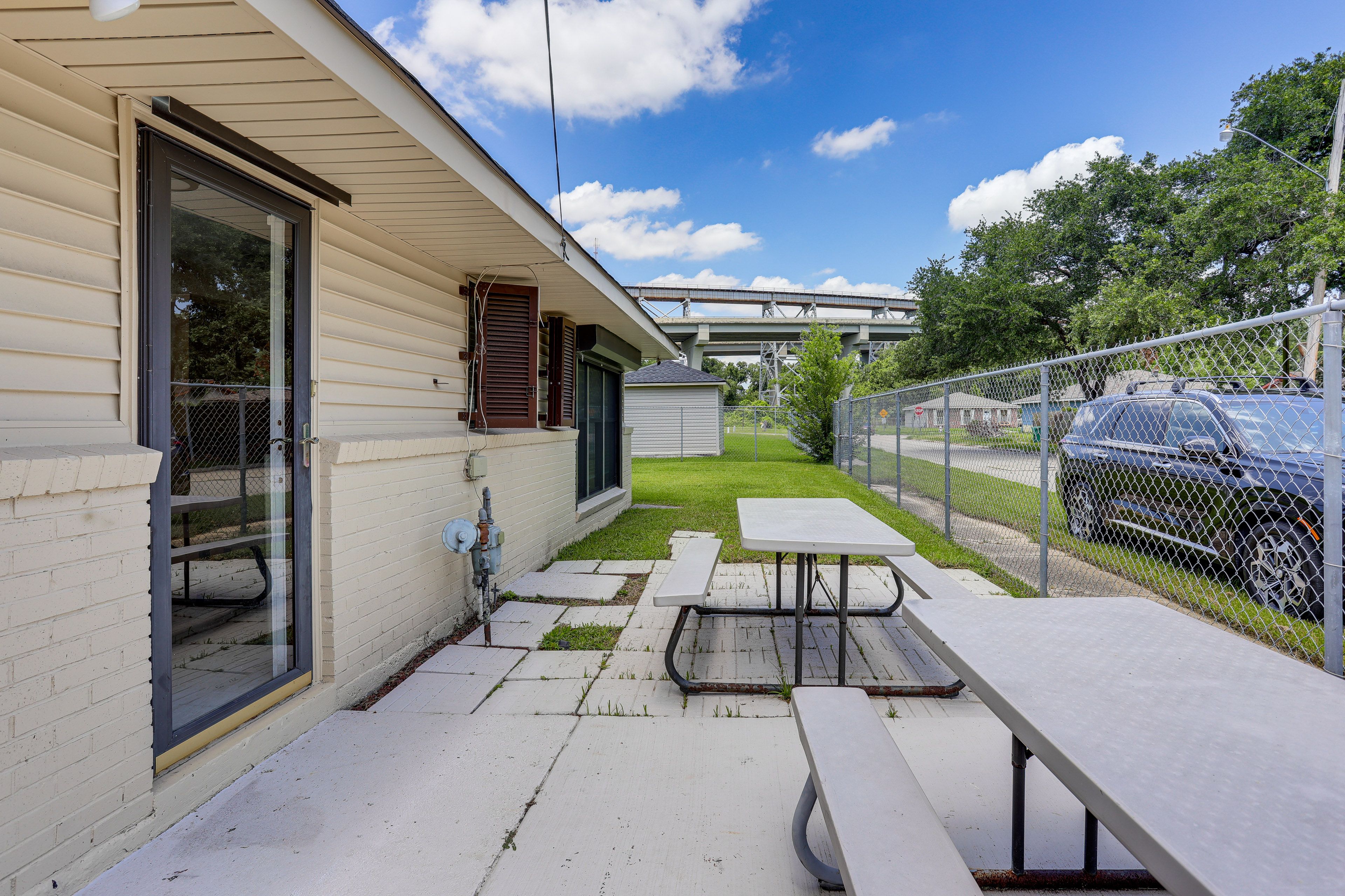 Fenced Yard | Picnic Tables