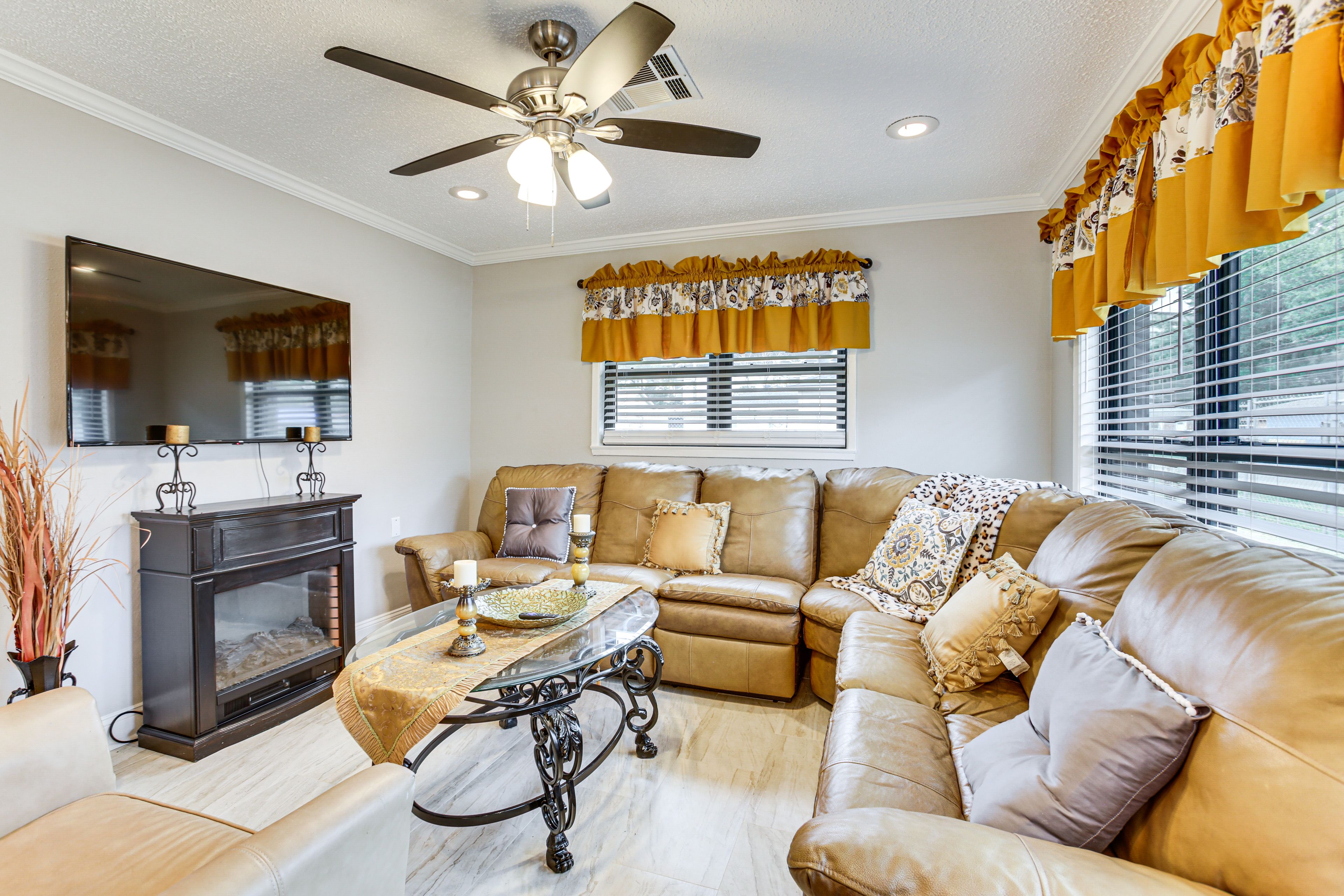 Bridge City Vacation Rental | 3BR | 1.5BA | 1,200 Sq Ft | Step-Free Access