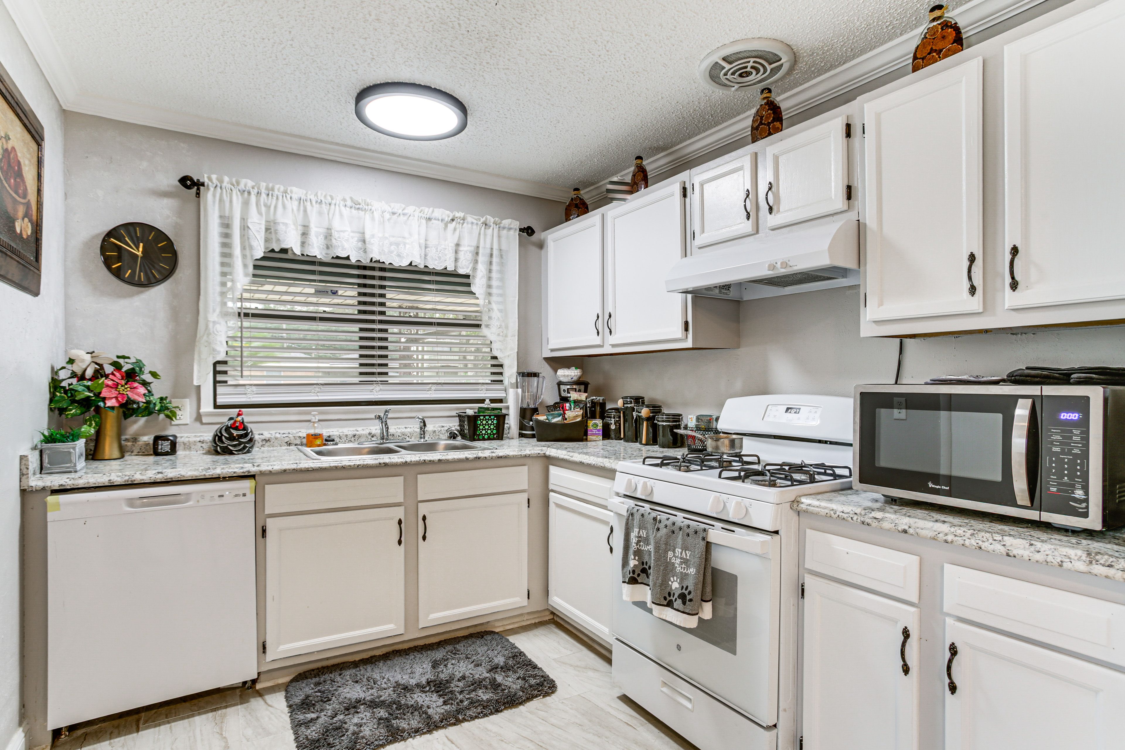 Kitchen | Refrigerator | Free WiFi