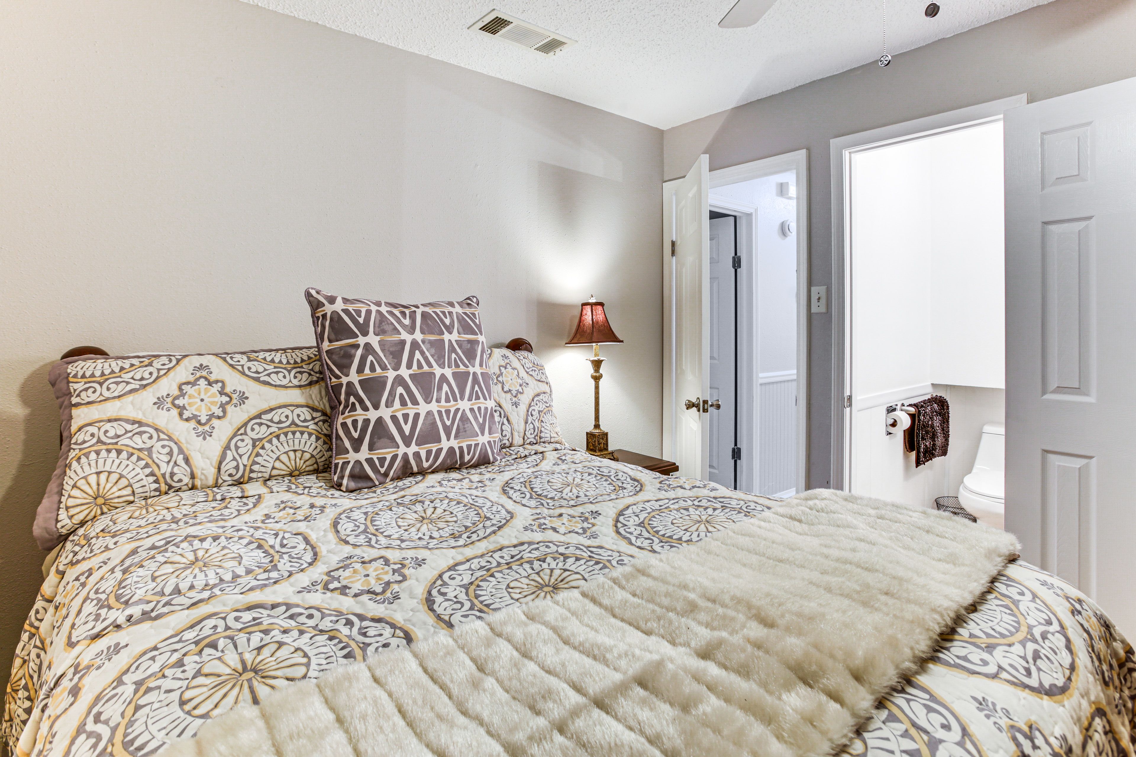 Bedroom 3 | Queen Bed