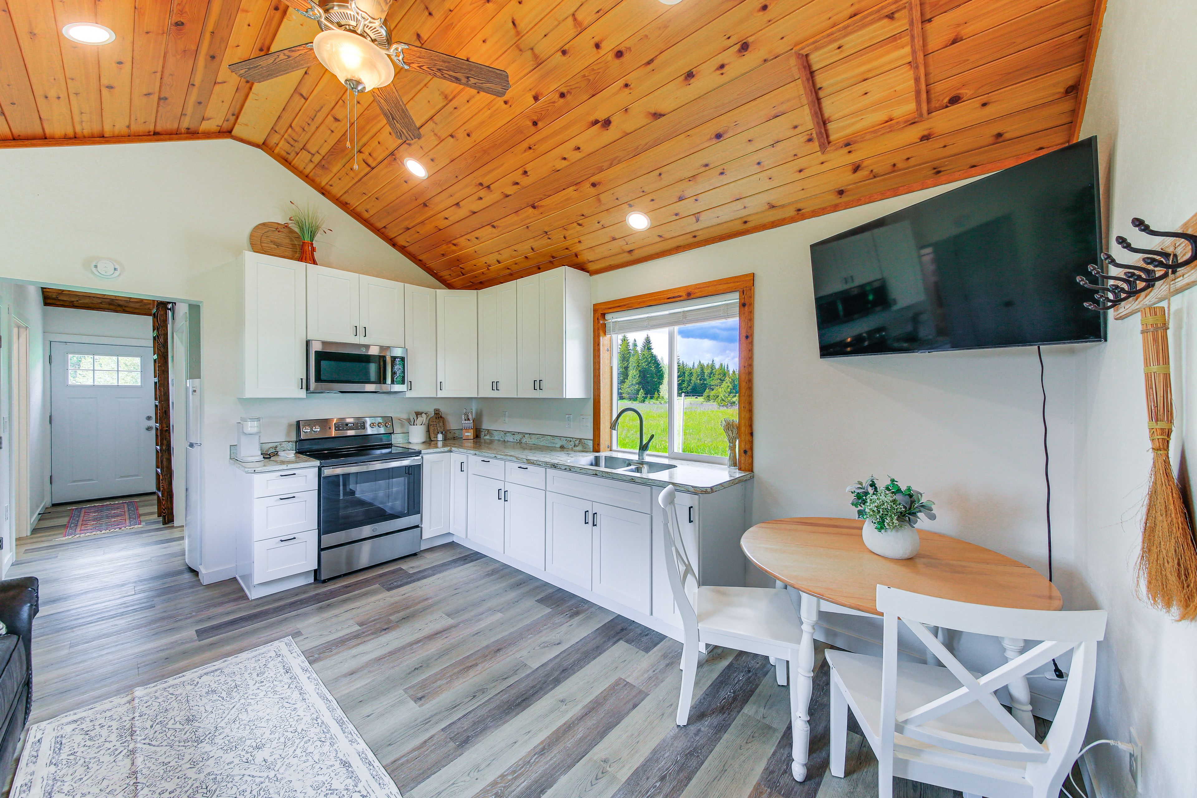 Dining Area | Dishware/Flatware | Central Heating & A/C | Free WiFi