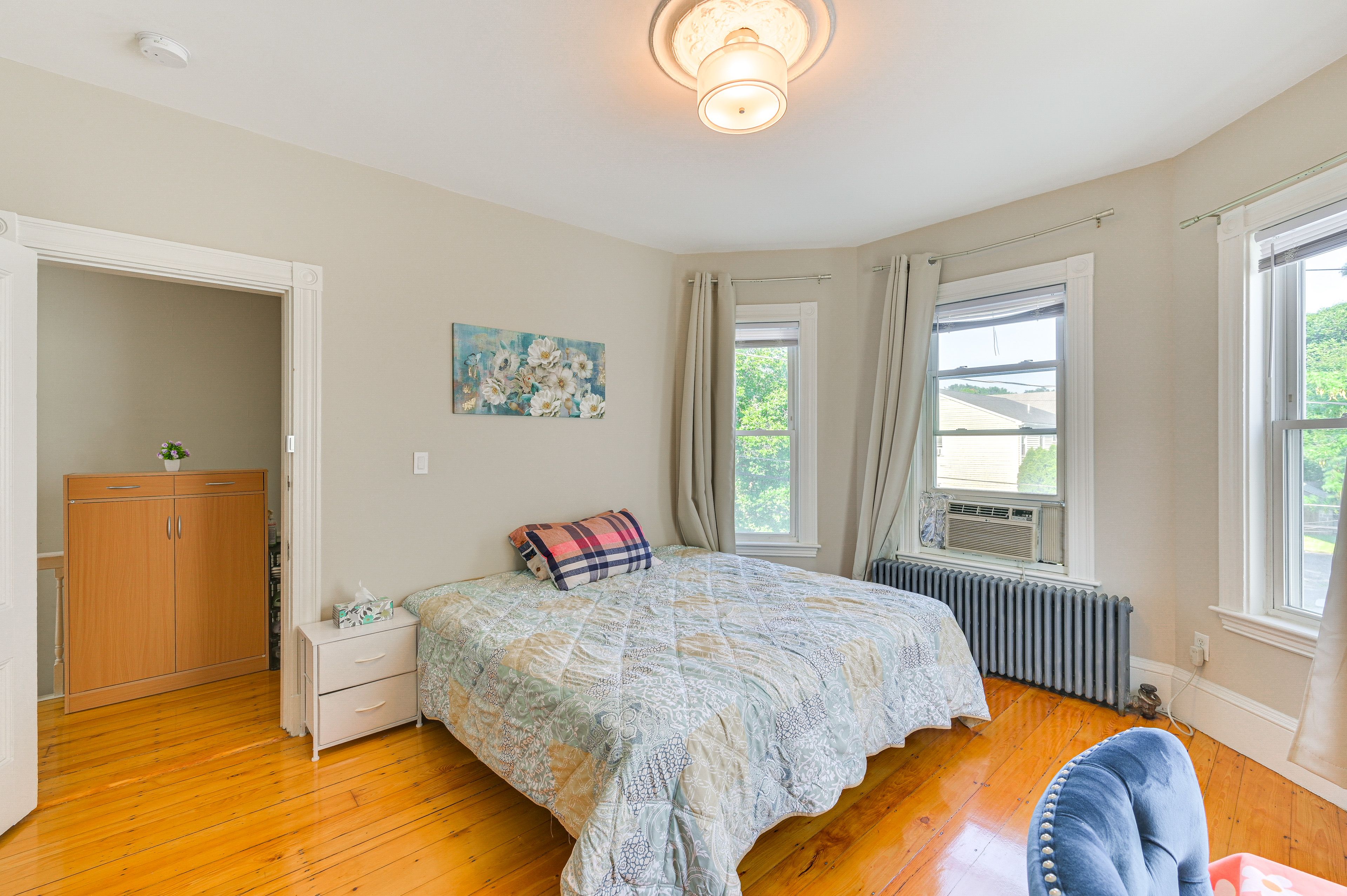 Bedroom 1 | King Bed | Work Desks