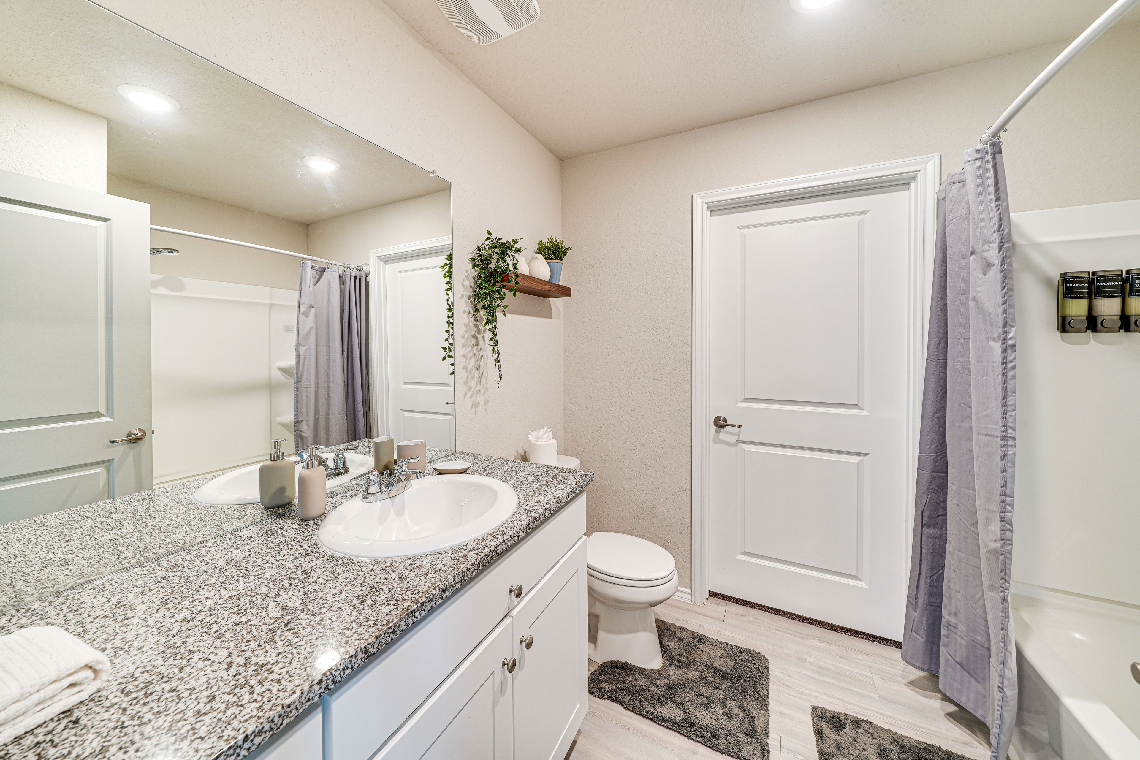 En-Suite Bathroom | Complimentary Toiletries | 2nd Floor