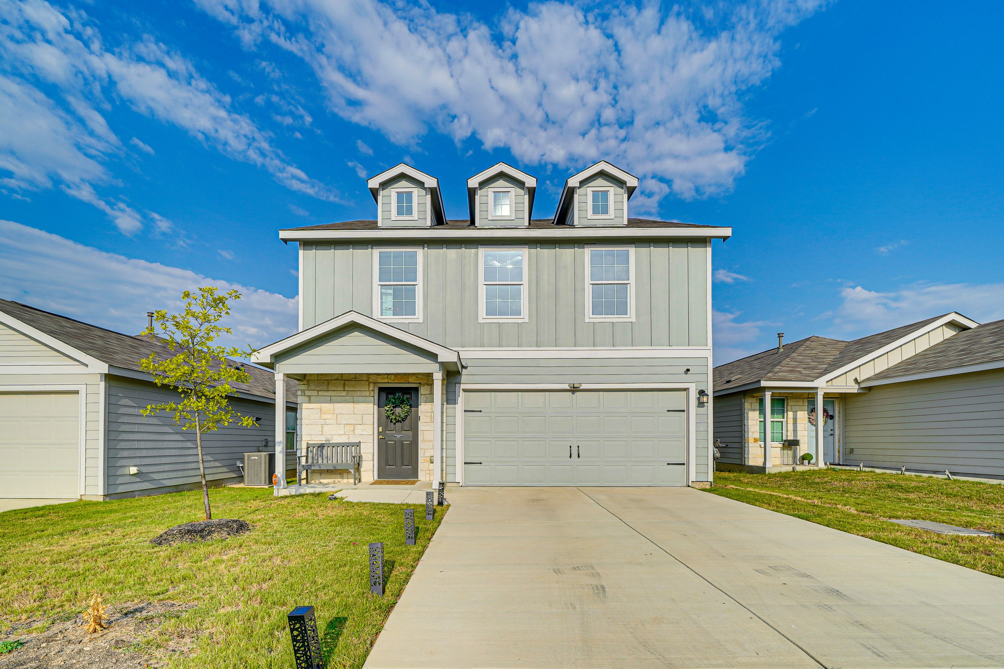 Exterior | 10 Mi to Downtown