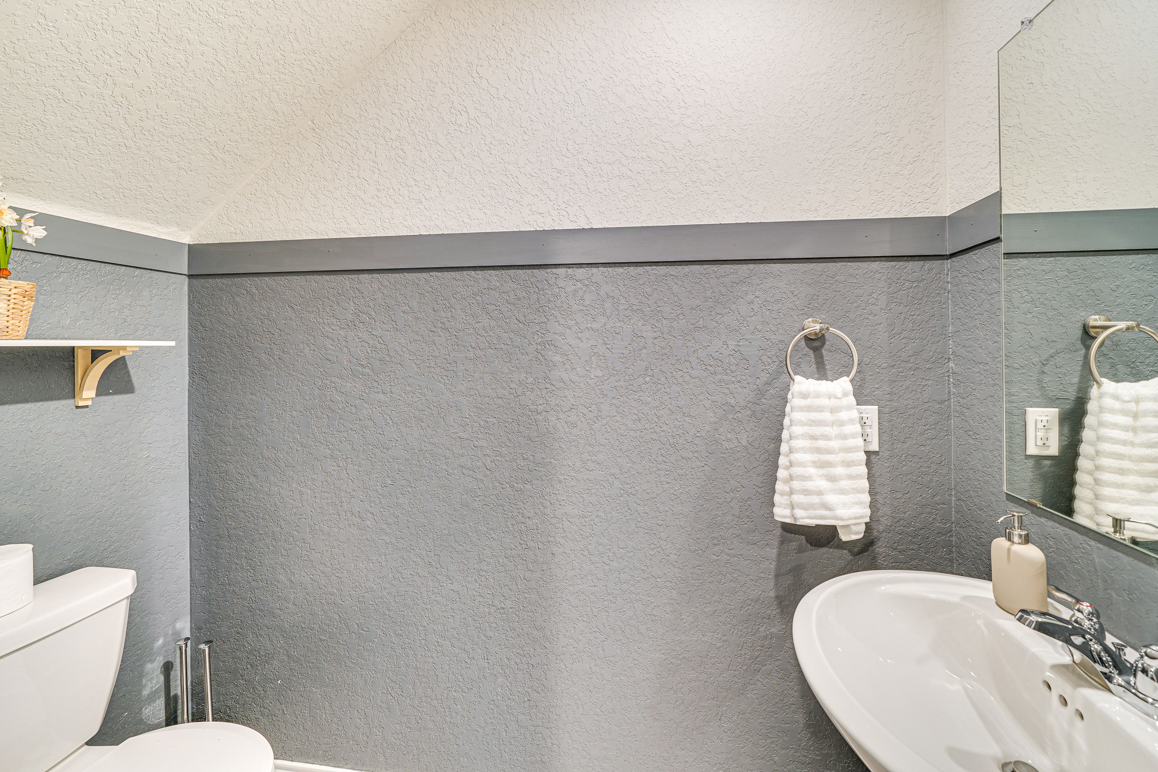 Half Bathroom | 1st Floor