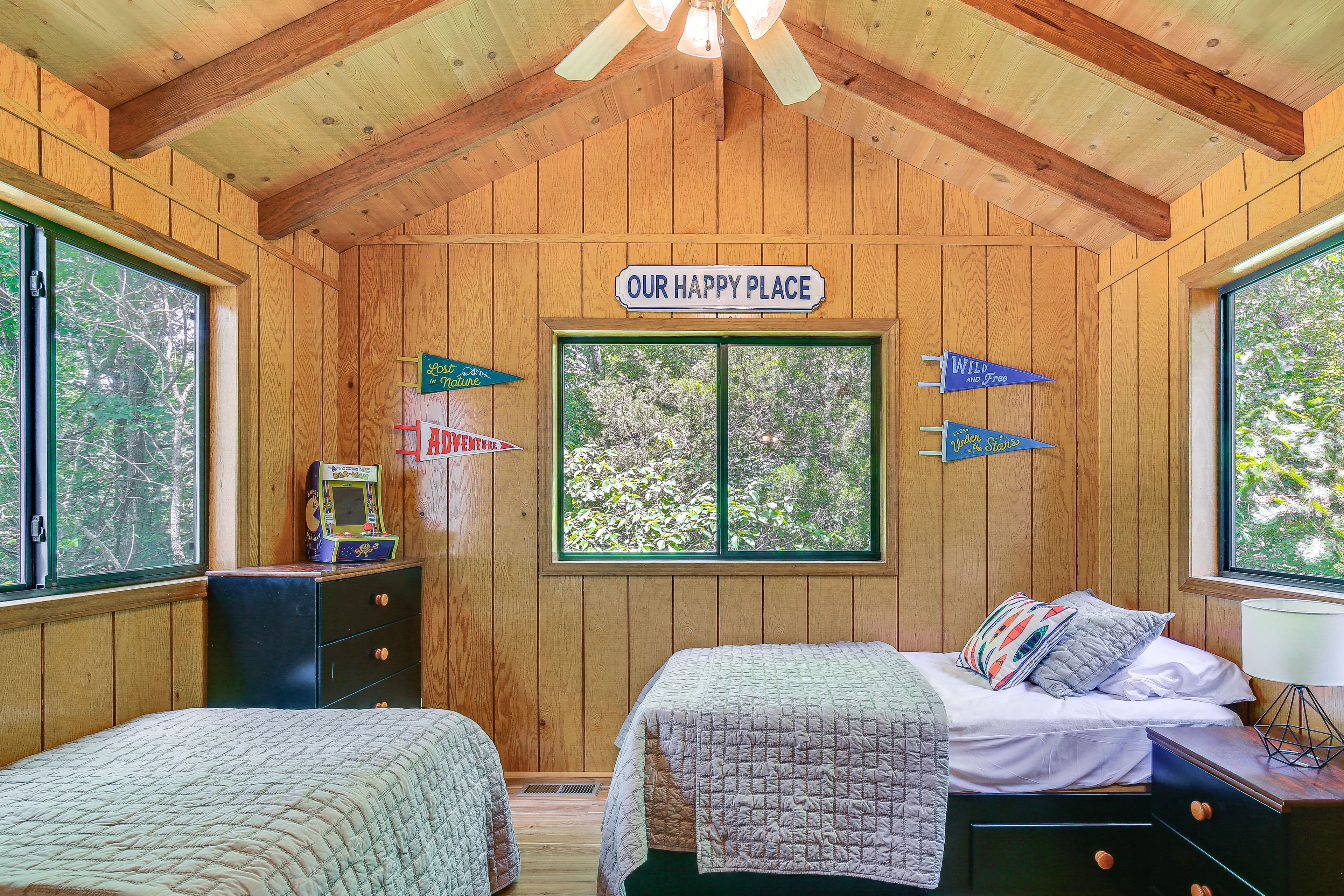 Bedroom 2 | 2 Twin Beds | 2nd Floor