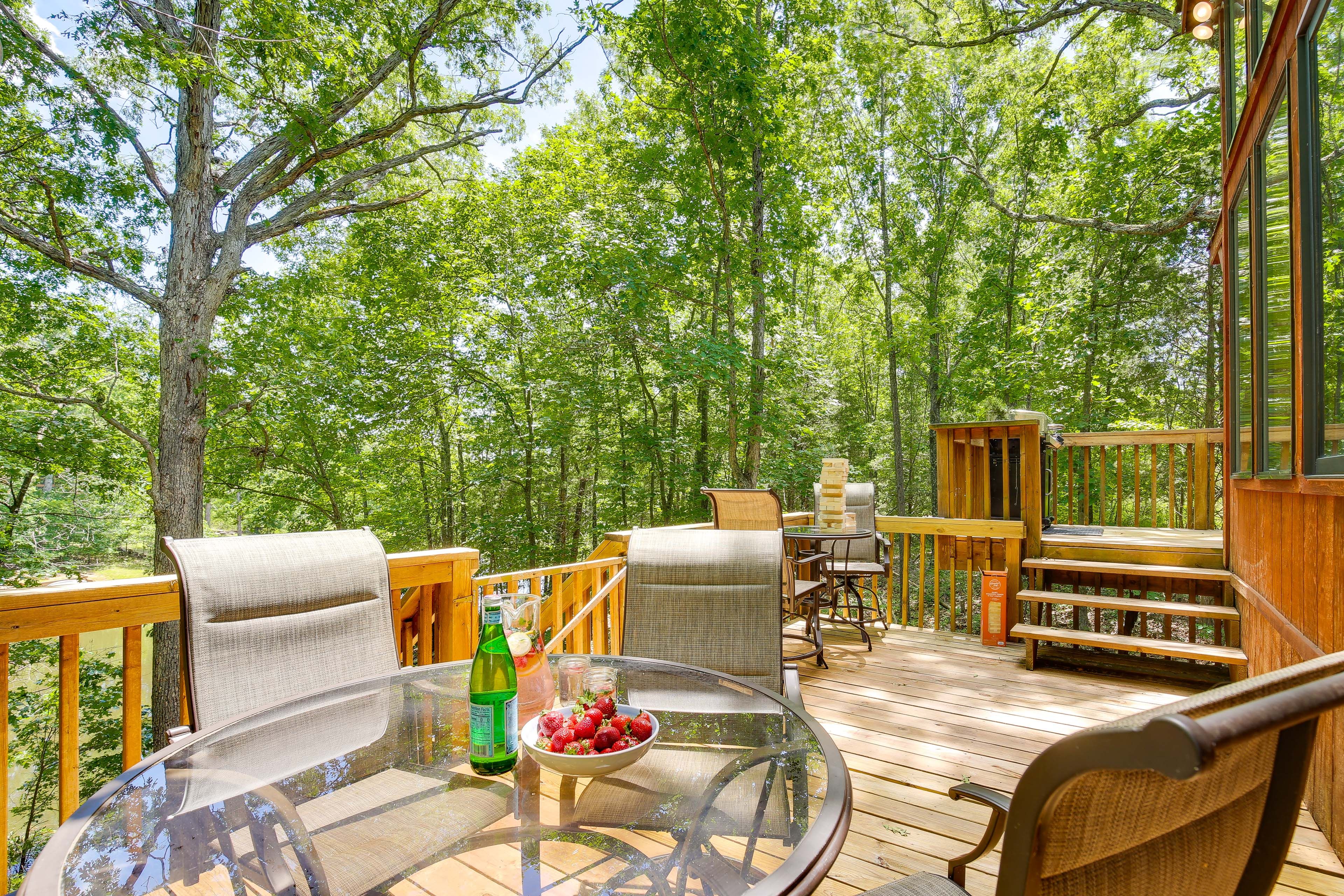 Deck | Outdoor Dining Set | Gas Grill | Patio Heater