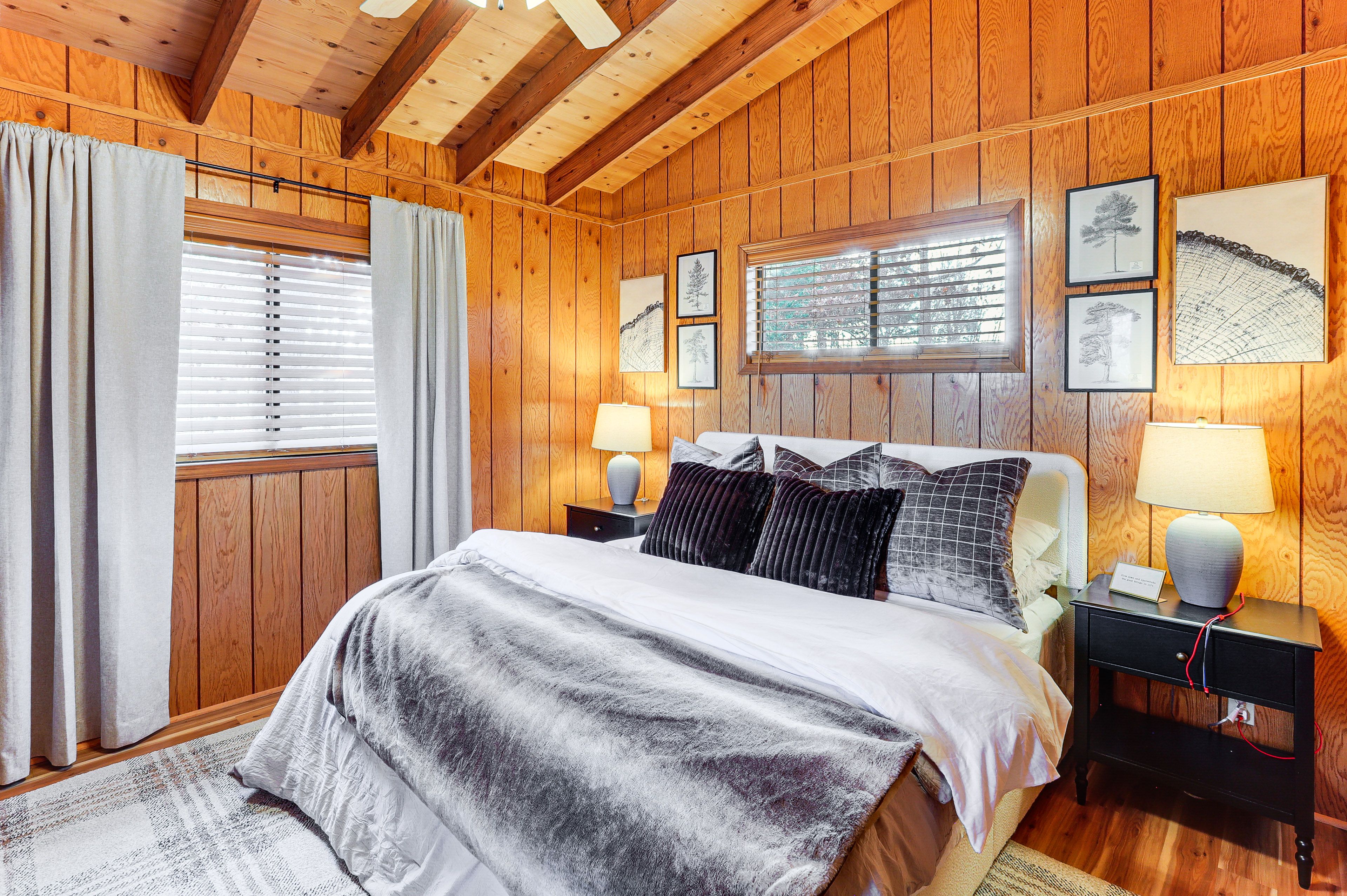 Bedroom 1 | King Bed | 1st Floor