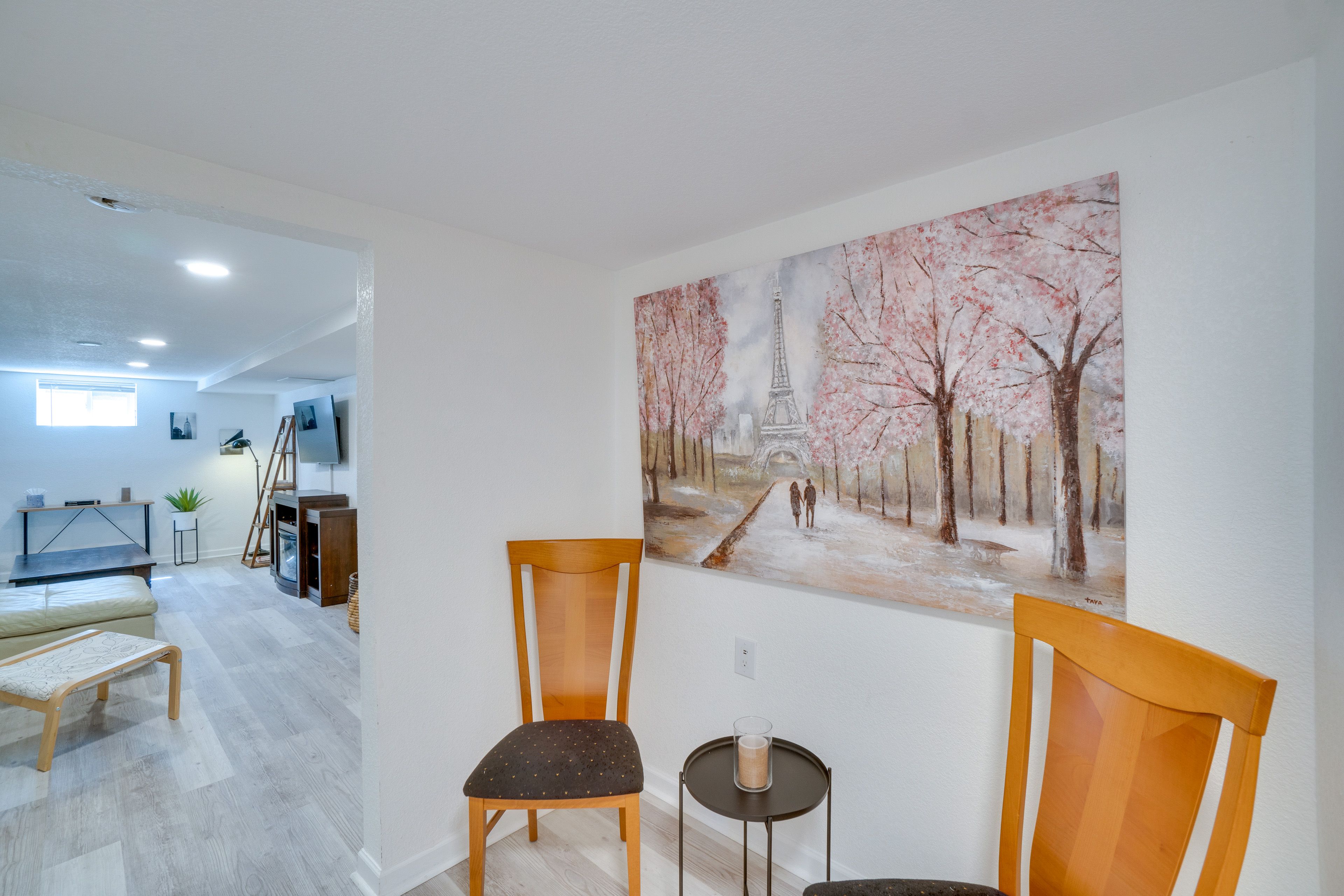 Entryway | Central Heating & A/C | Free WiFi