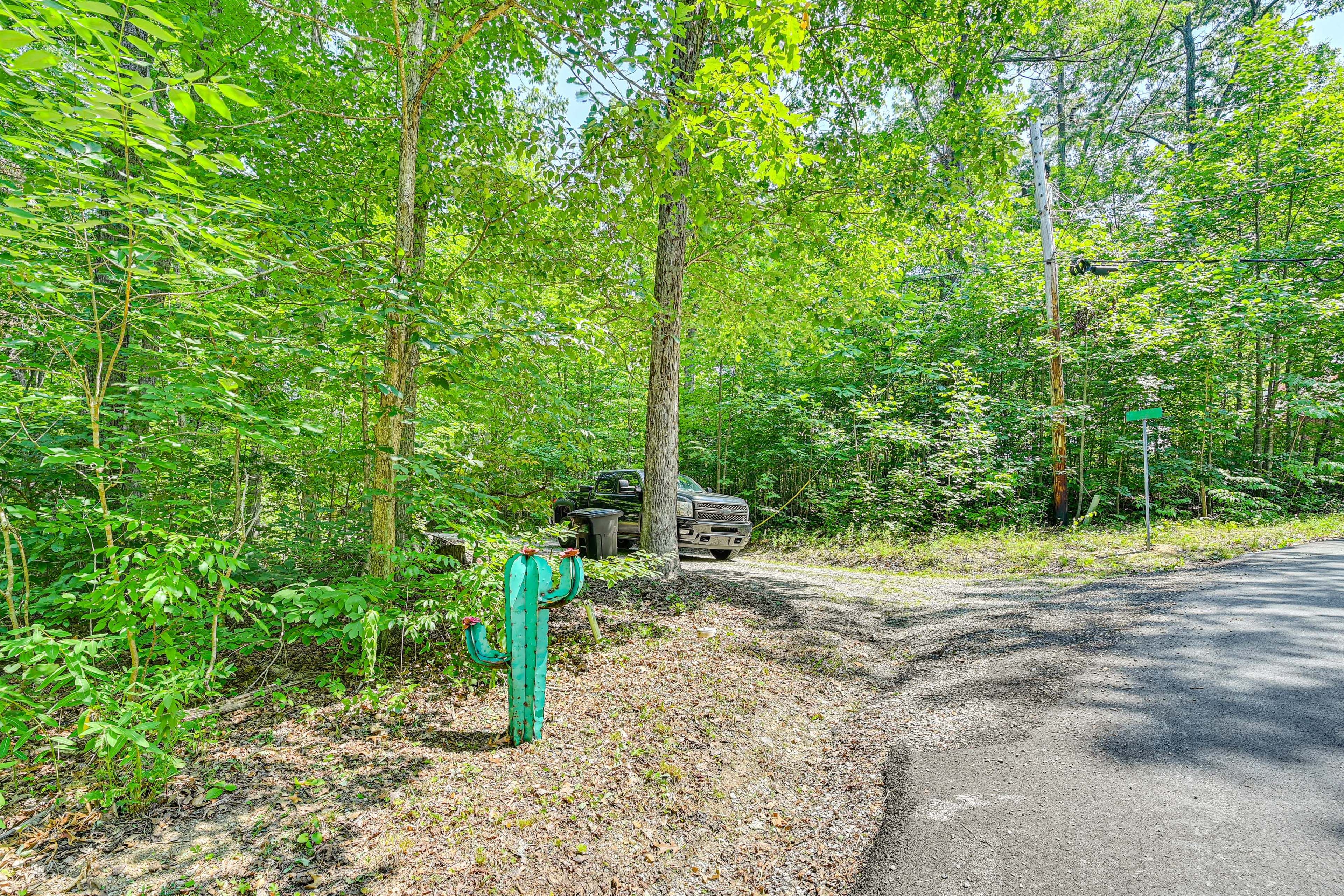 Parking | Driveway (5 Vehicles) | Trailer Parking | Yard Parking Available