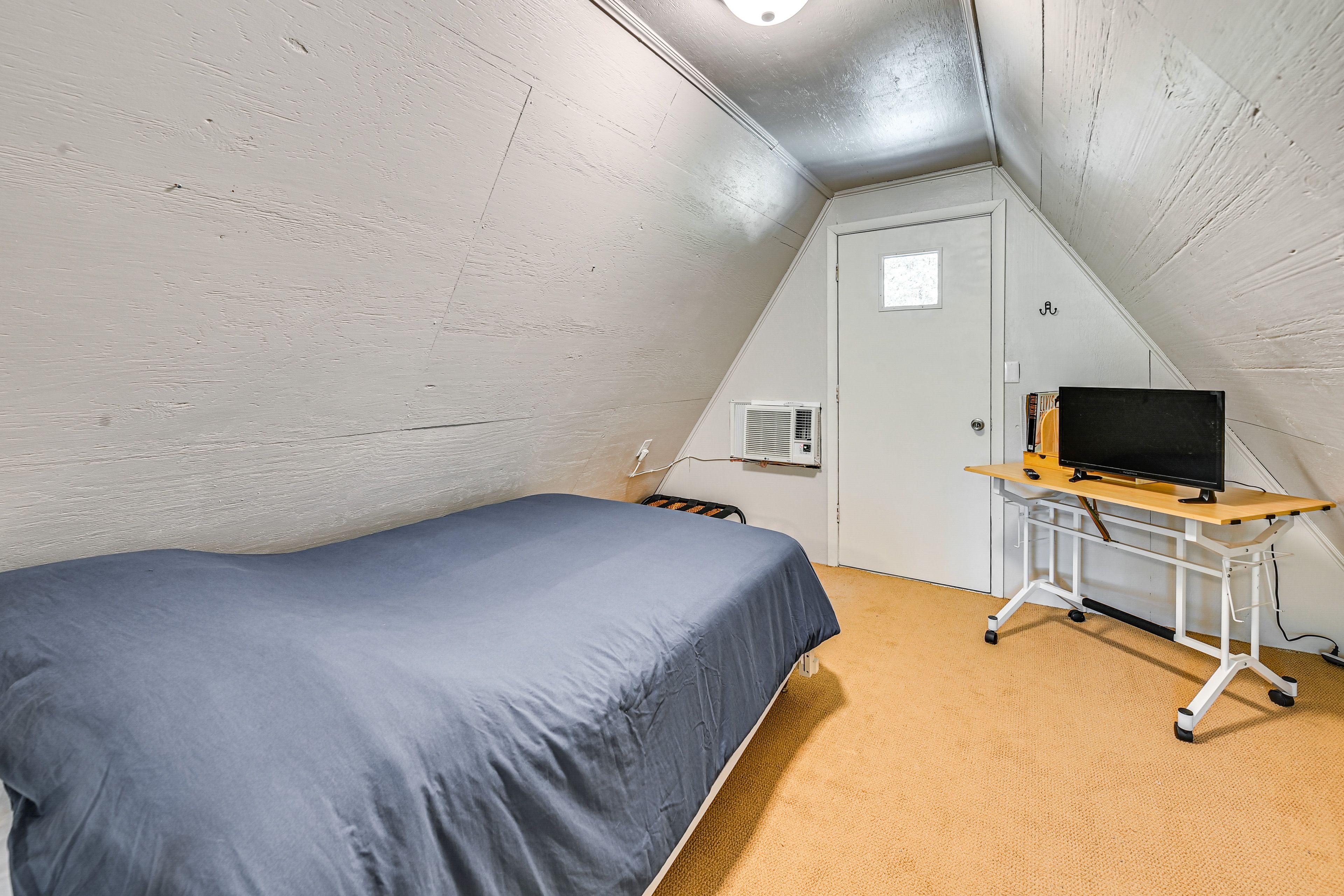 Bedroom 3 (Loft) | 2 Full Beds | 2 Twin Floor Mattresses | 2nd Floor