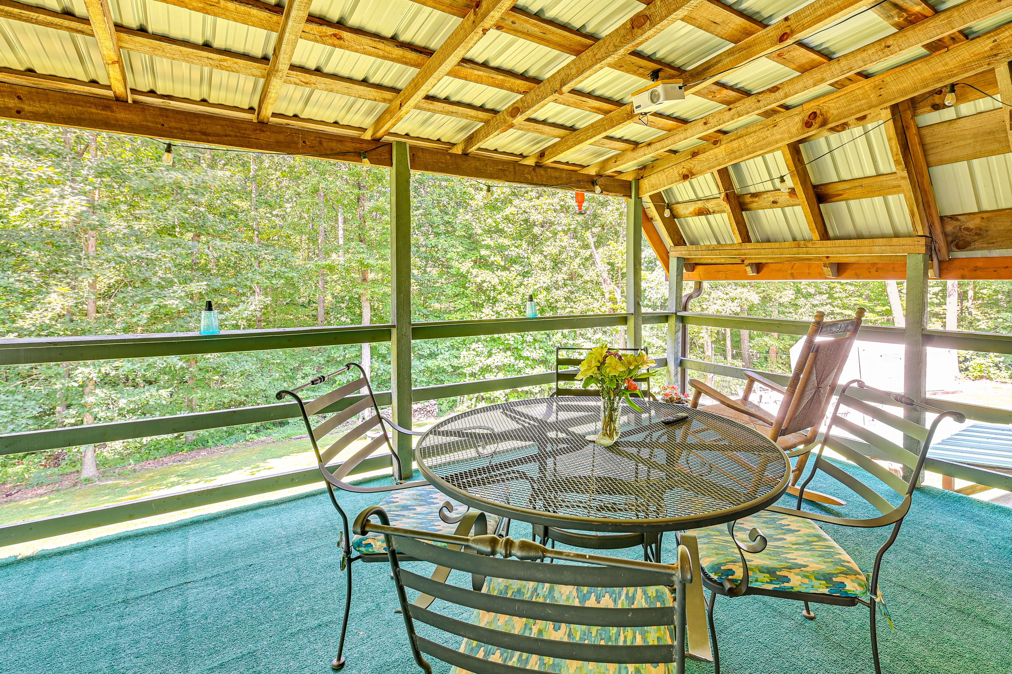 Covered Deck | Outdoor Projector & Screen