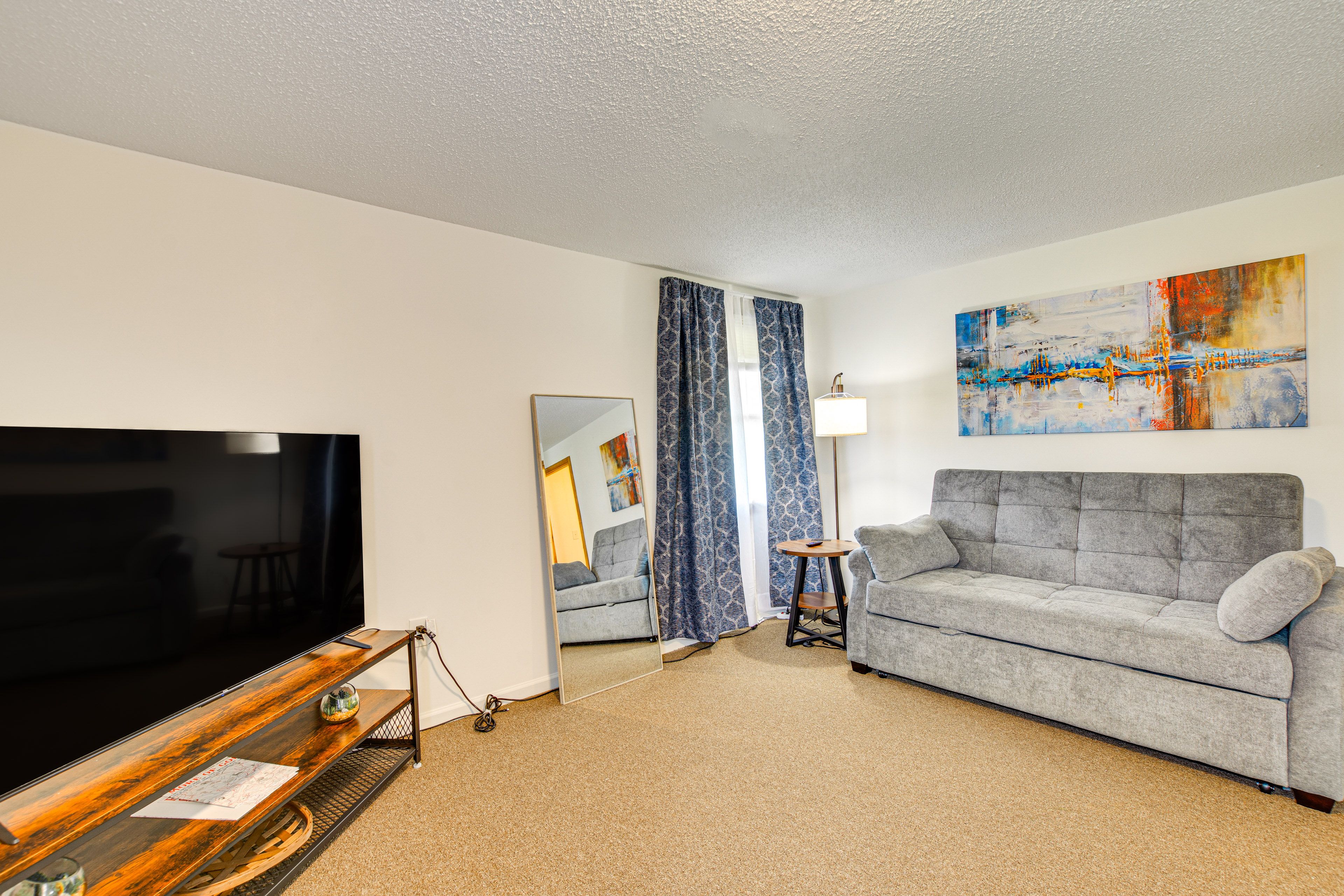 Living Room | Free WiFi
