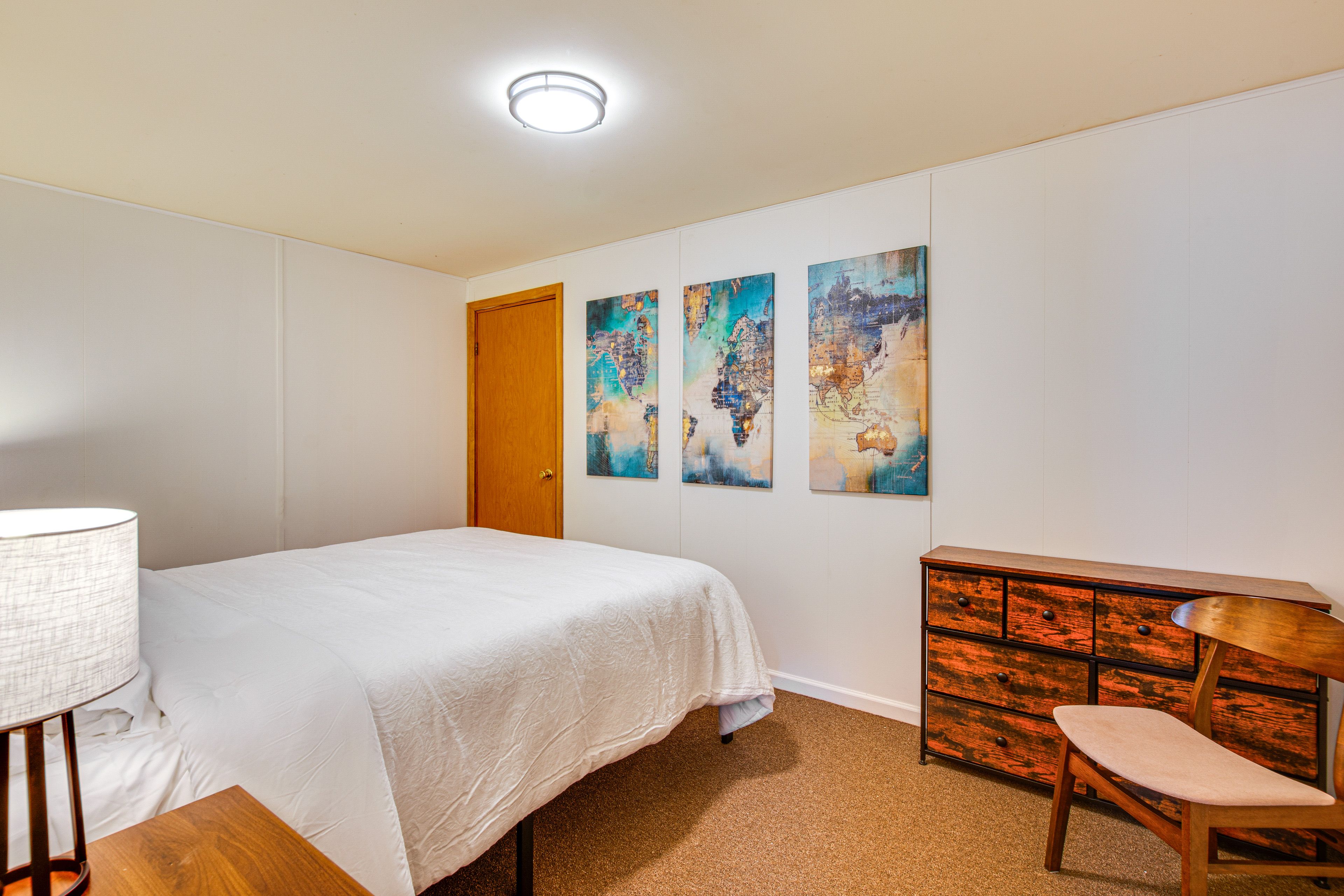 Bedroom | Queen Bed | Linens Provided