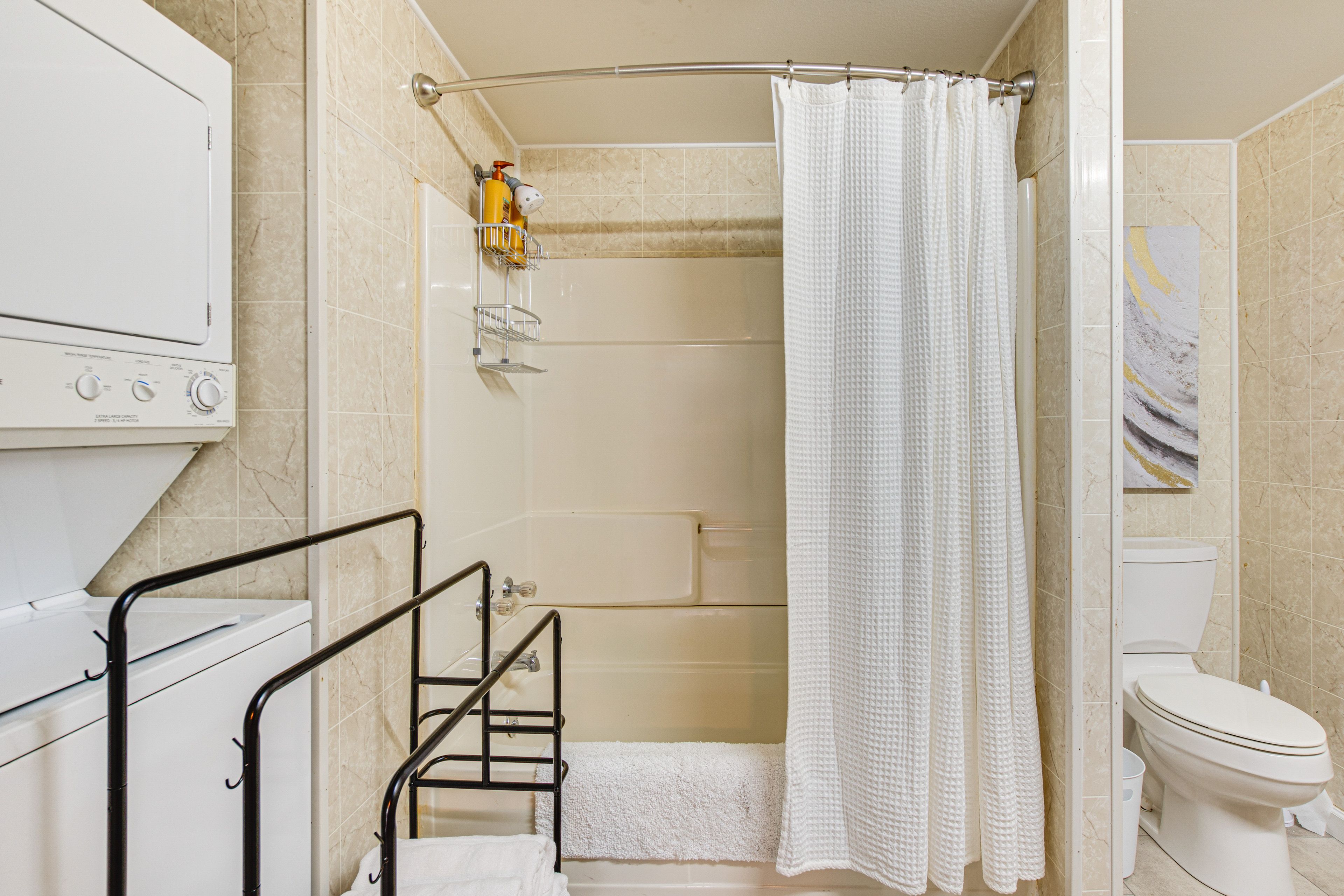 Bathroom | Complimentary Toiletries | Towels Provided