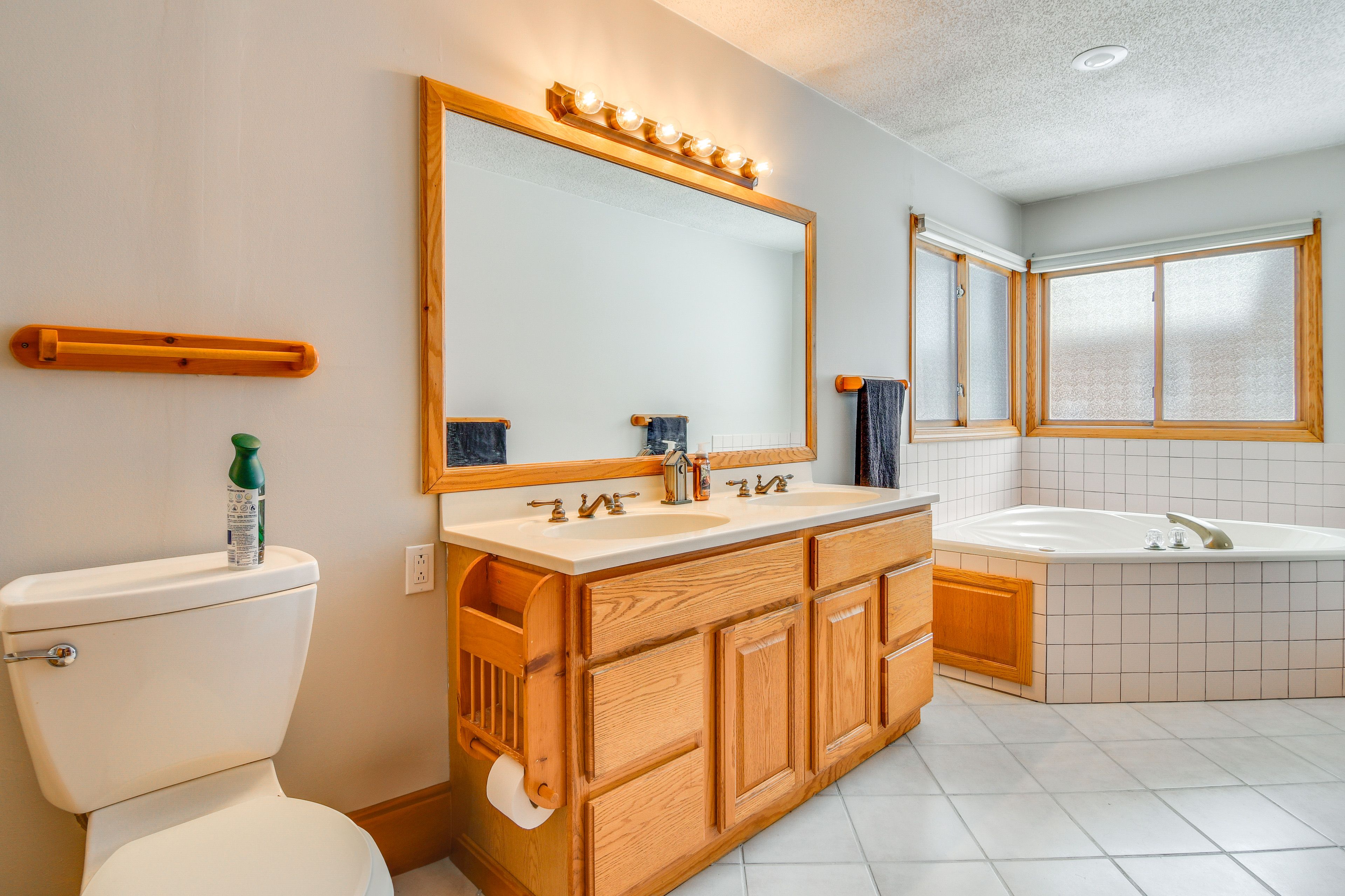 Full Bathroom | 1st Floor | Separate Tub & Shower