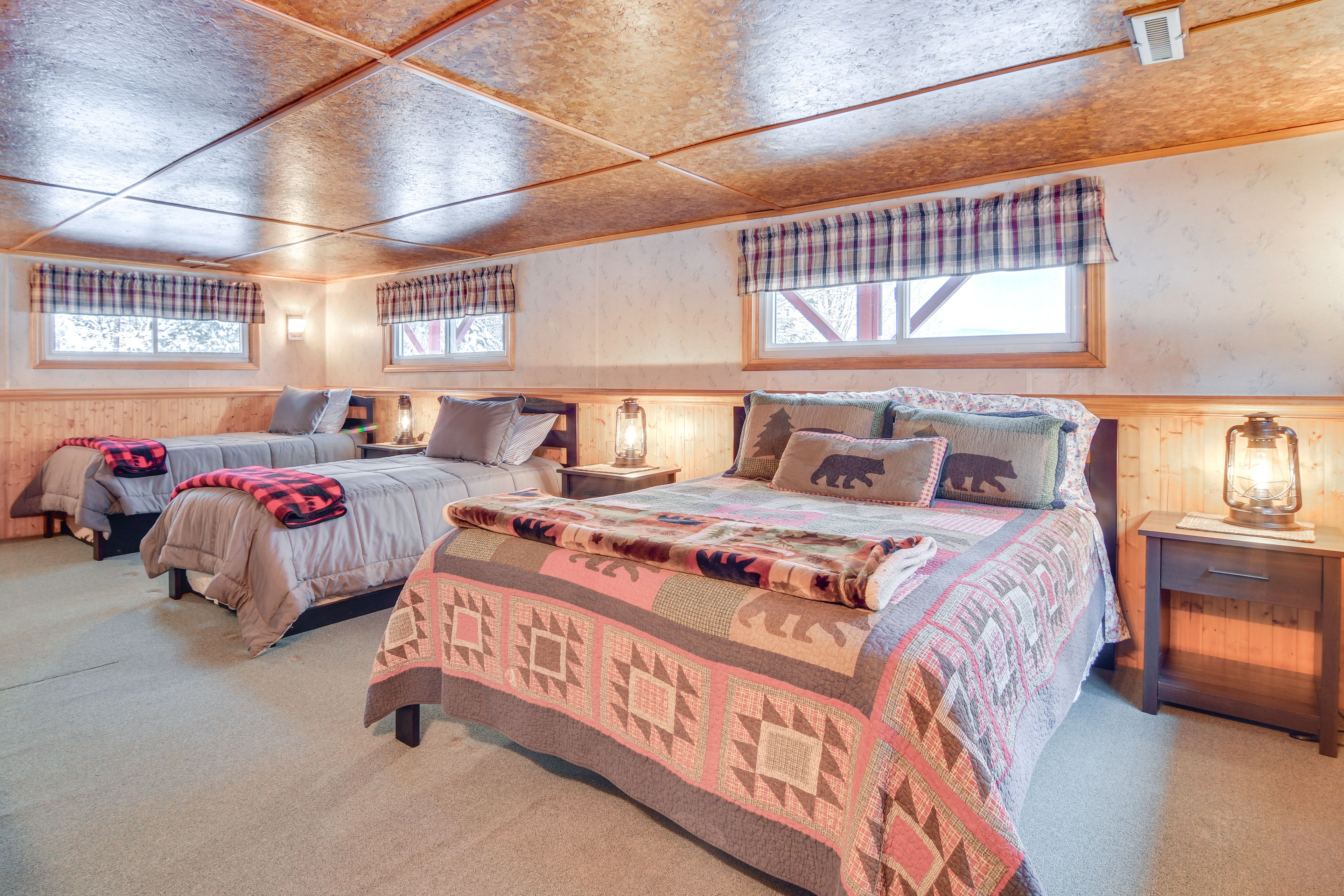 Bedroom 3 | Queen Bed | 2 Twin Beds w/ 2 Twin Trundles | Basement Floor
