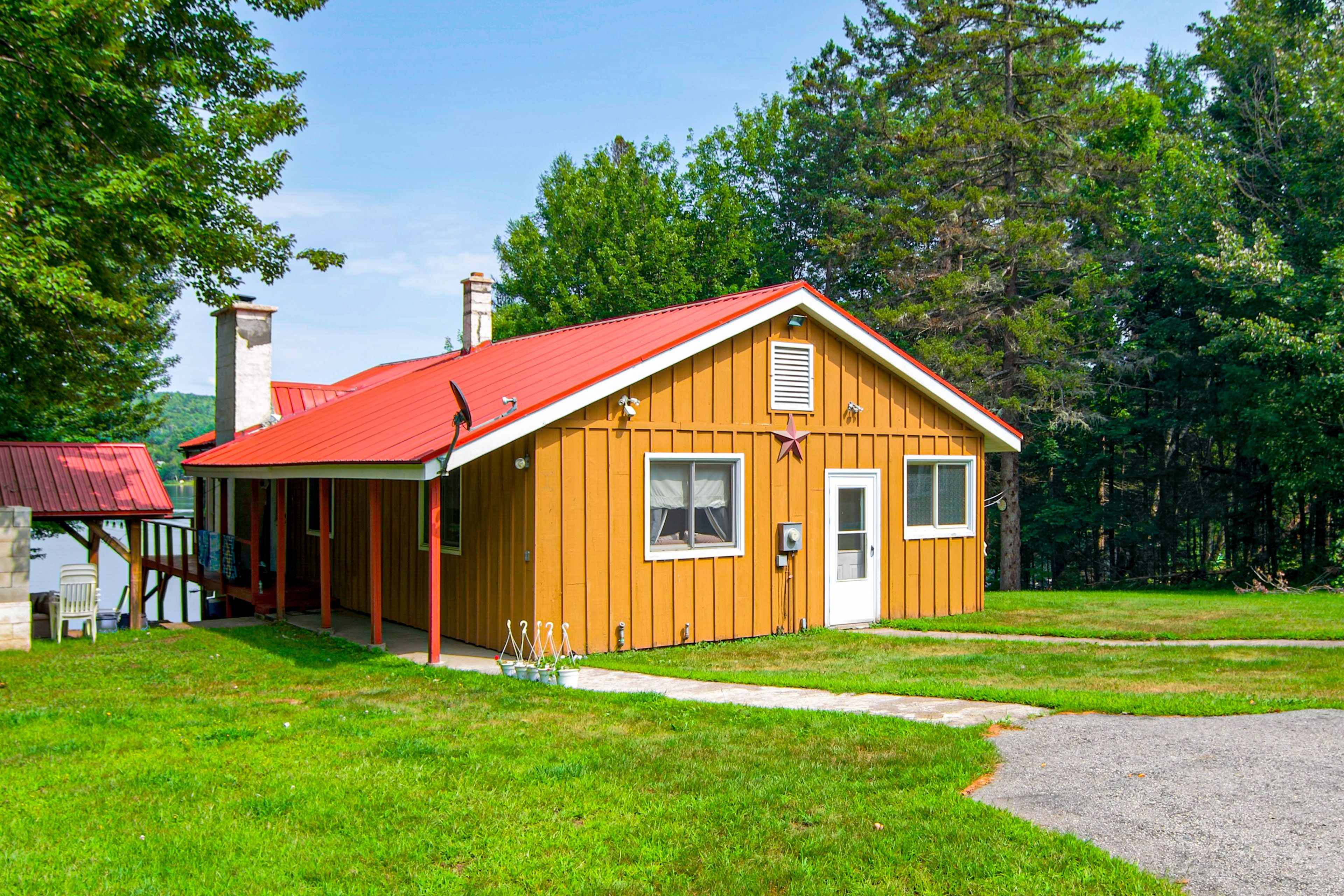 Home Exterior | Parking | Driveway (4 Vehicles)