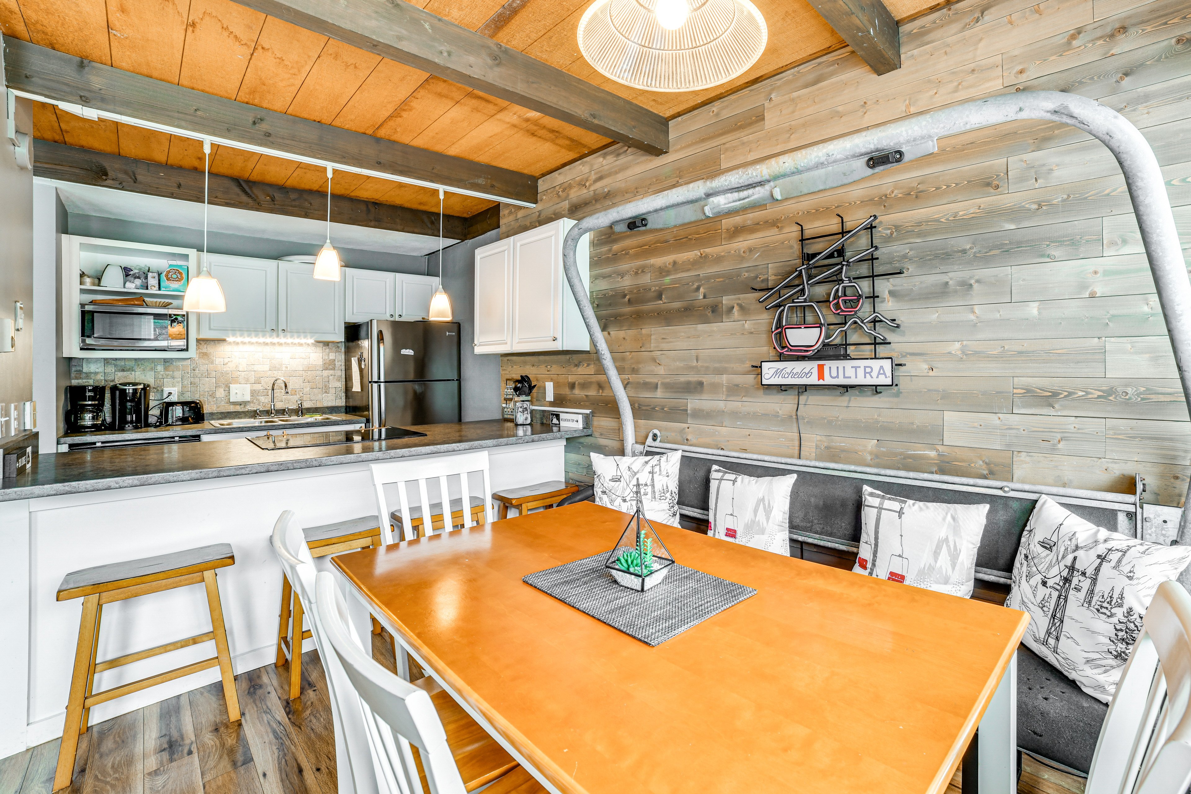 Dining Area | Kitchen