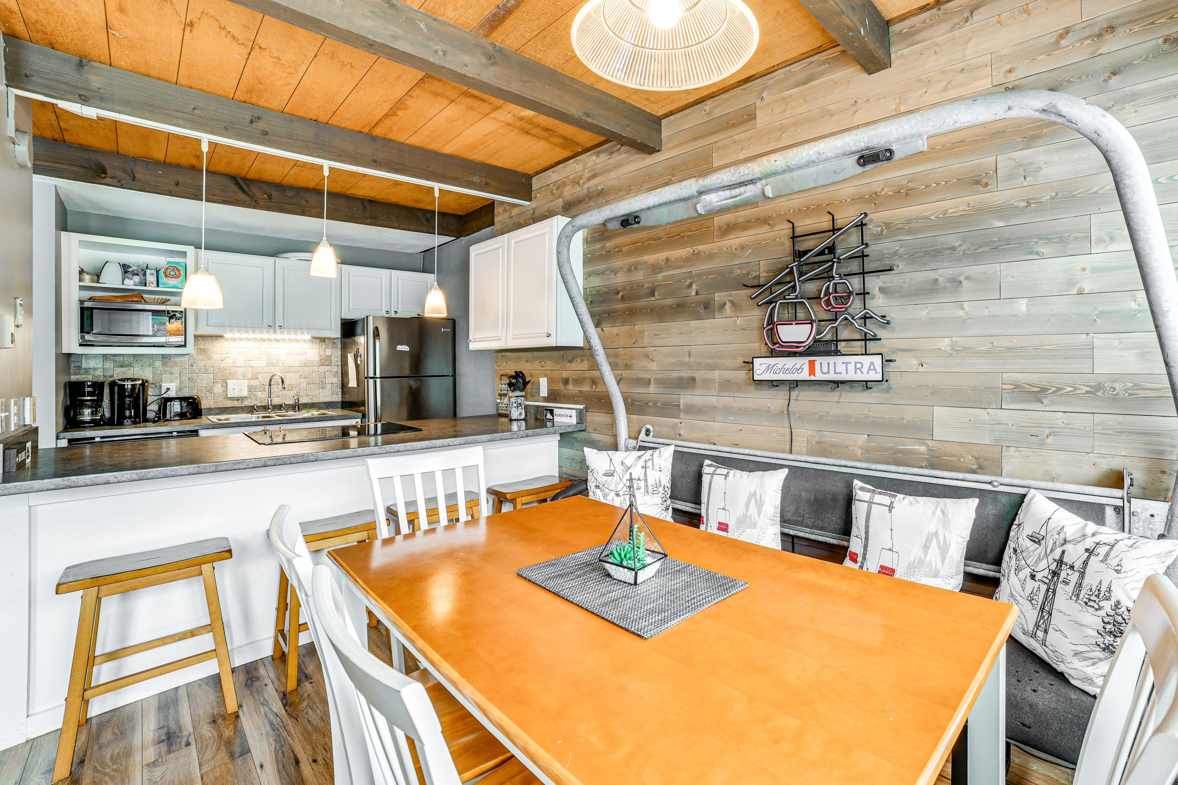 Dining Area | Kitchen