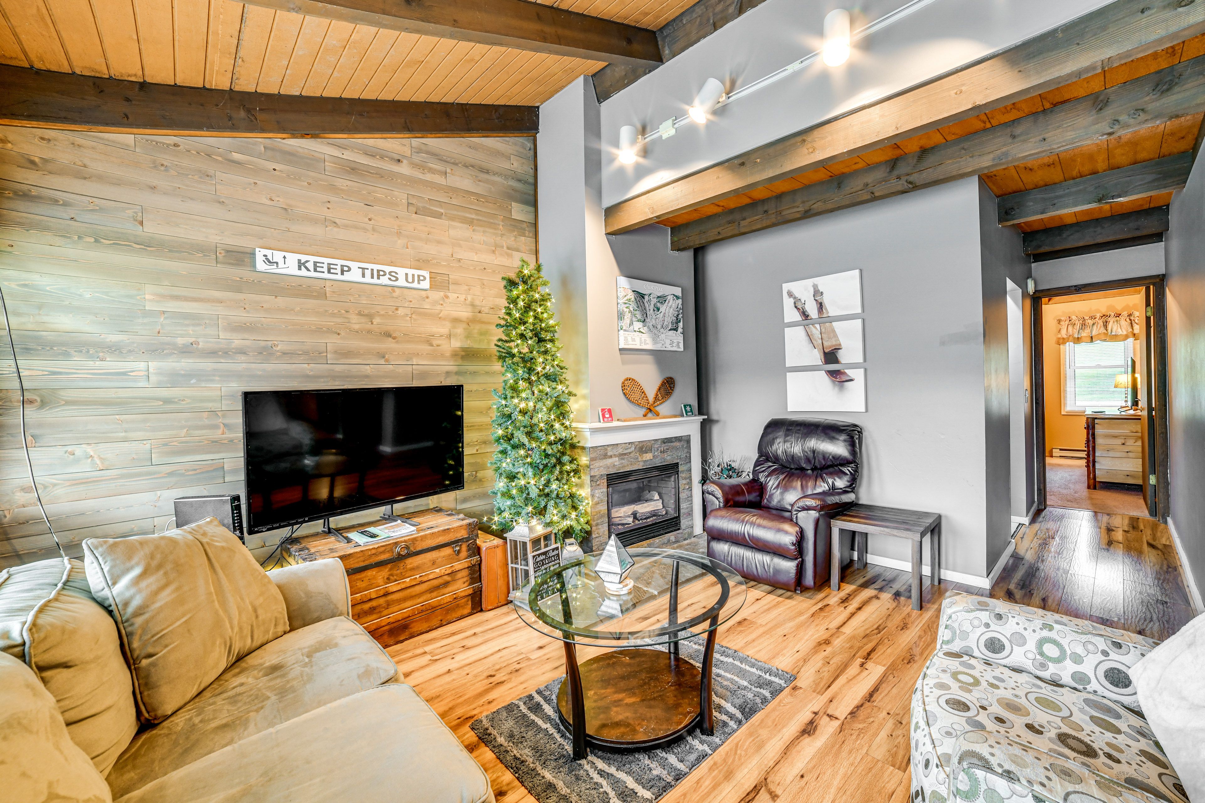 Living Area | Smart TV w/ Cable | Board Games | 1st Floor