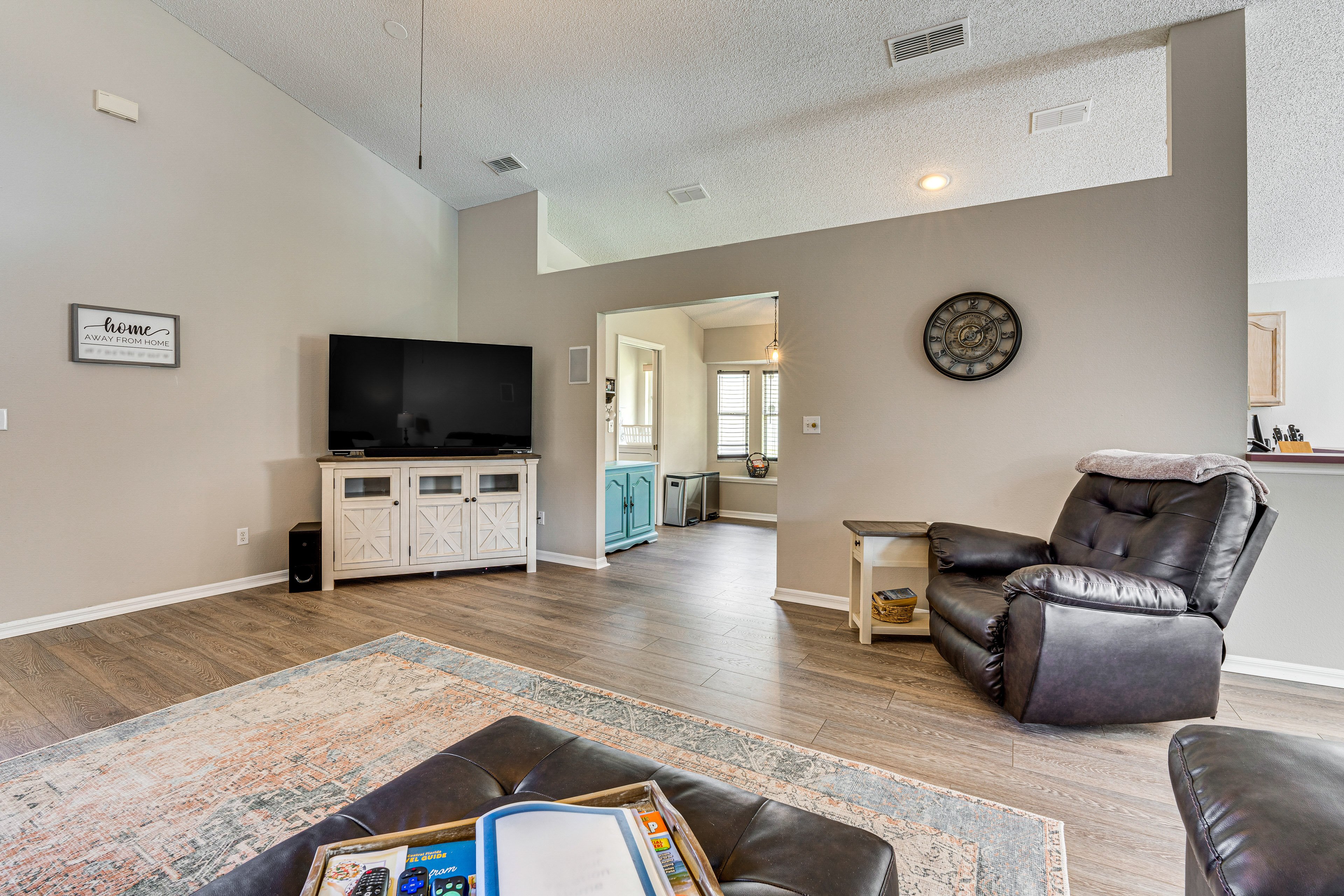 Free WiFi | Smart TV