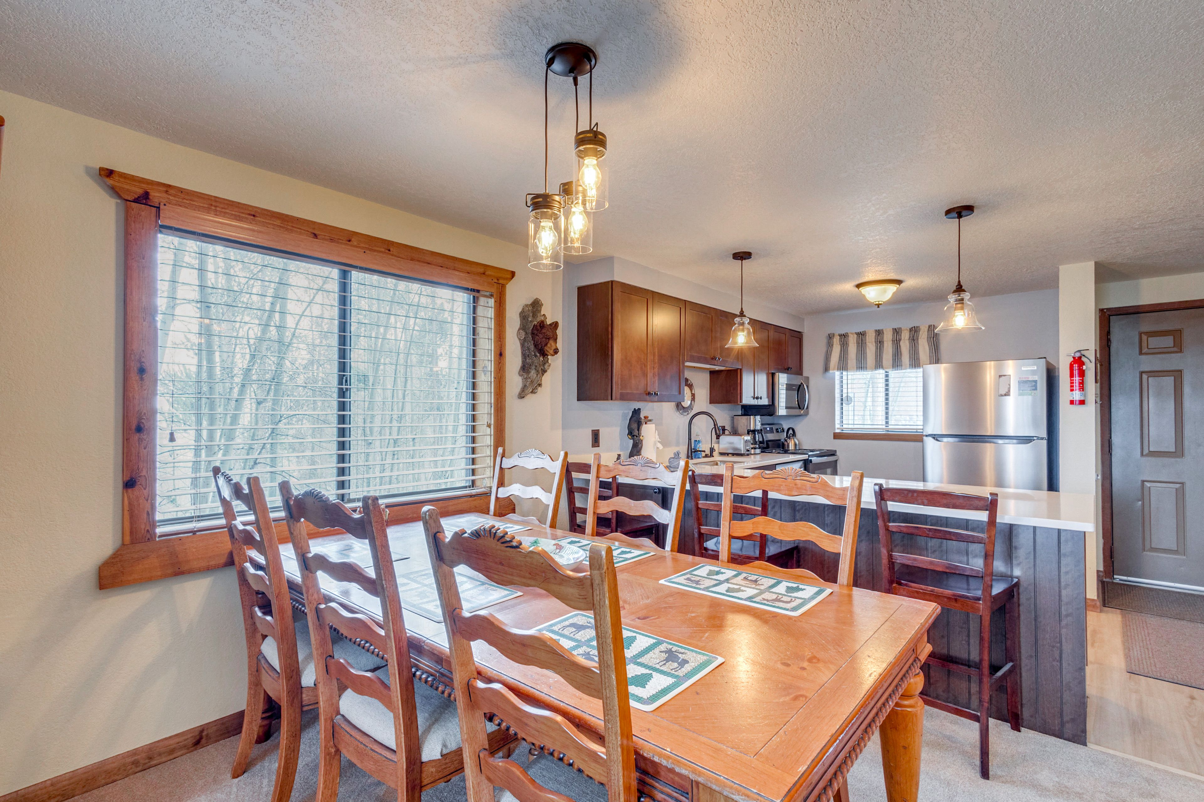 Dining Area | Dishware & Flatware Provided