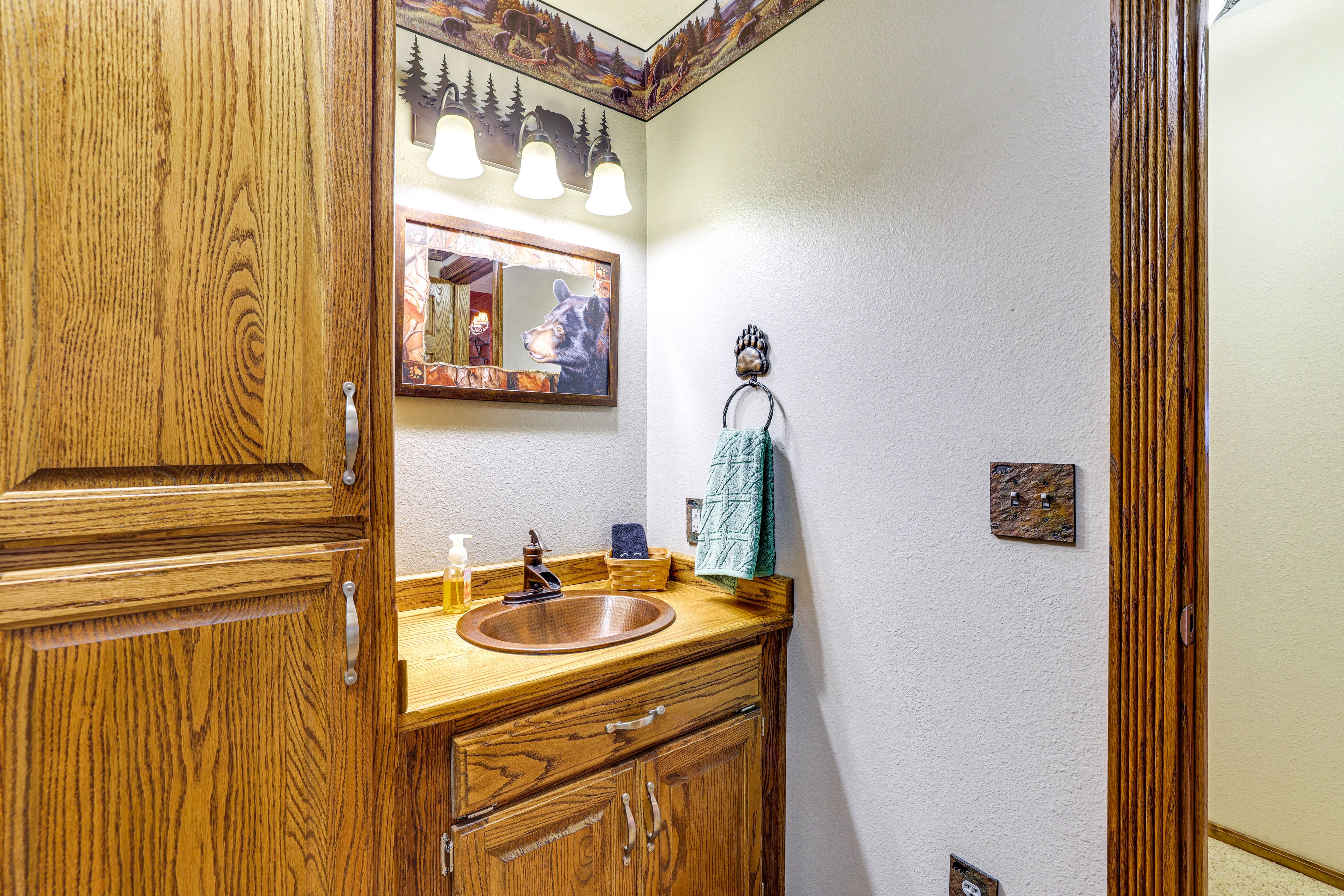 Full Bath | Complimentary Toiletries | Main Level